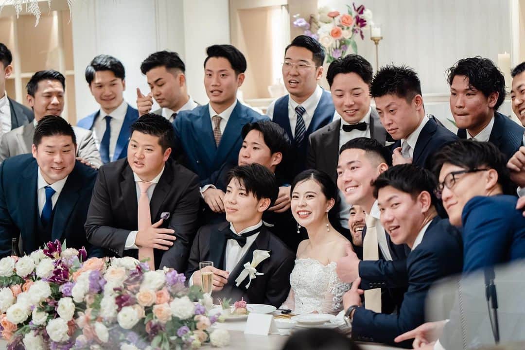 アニヴェルセル 大阪 公式のインスタグラム：「*  結婚式は家族だけでなく、家族以上に長い時間を共に歩んできた、かけがえのない友達と新しい想い出を創れる一日です！  これまでも、そしてこれからも、永遠のお付き合いとなるようスタッフ一同心より願っております！！  @anniversaire_official  @anniversaire_osaka  .  #結婚式 #ウェディング #アニヴェルセル #アニヴェルセル大阪 #大阪結婚式場 #大阪結婚式 #なんば結婚式 #なんば結婚式場  #プレ花嫁 #アニ嫁 #2023花嫁 #2024花嫁 #式場見学 #式場探し #ブライダルフェア #フォトウェディング #ウエディングフォト #大聖堂 #大聖堂ウェディング #披露宴 #ウェディングドレス」