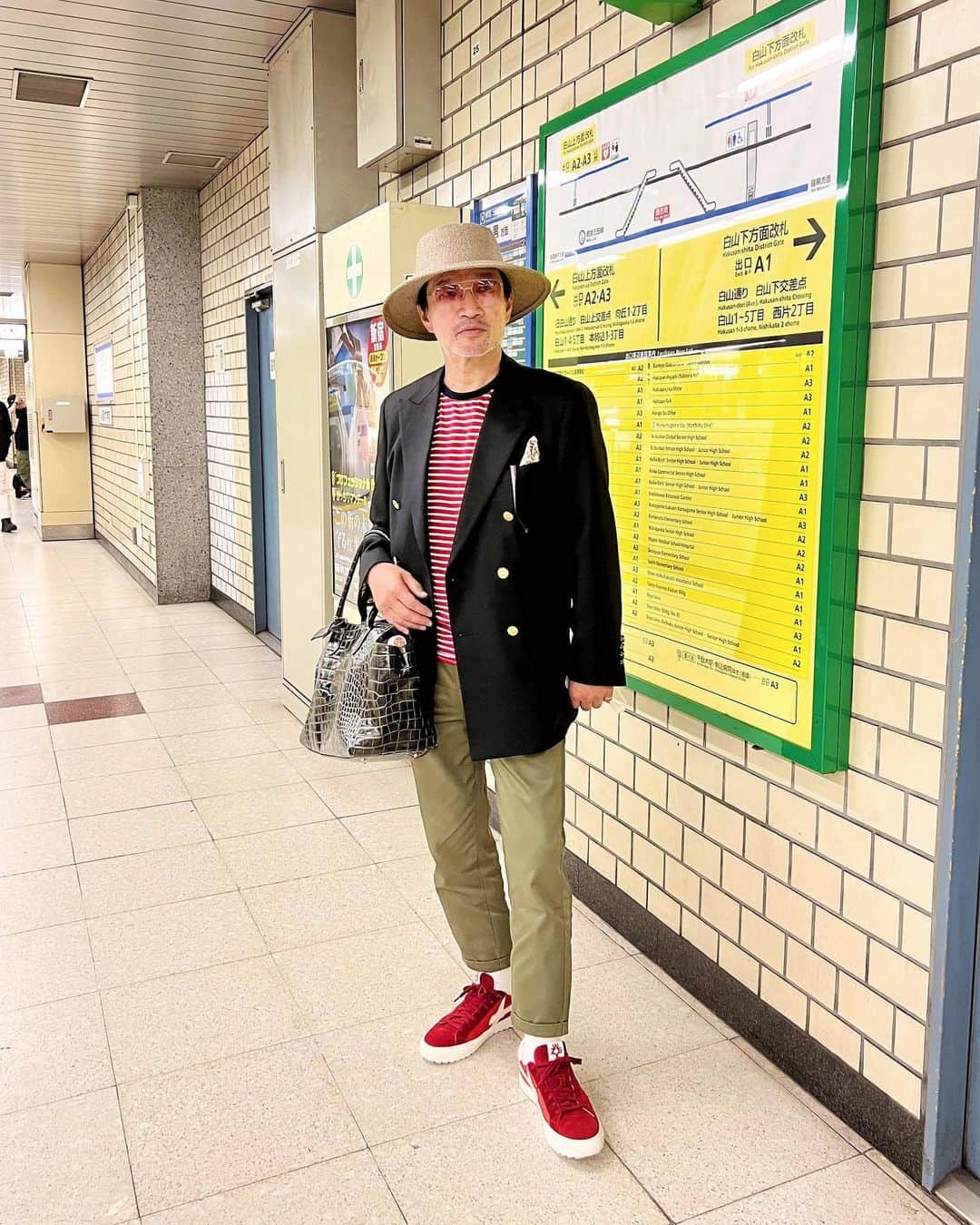 光永のインスタグラム：「キム兄コーデが良過ぎたので、駅で撮らせてもらいました📱👒✨ きょうは、キム兄とワタナベアニさんと、美味しい台湾料理とキンキンのコーヒーを嗜む、そんな大人のお昼でございました☕️ 至福。 ㅤㅤㅤㅤㅤㅤㅤㅤㅤㅤㅤㅤ #白山ランチ #also #木村コーヒー店」