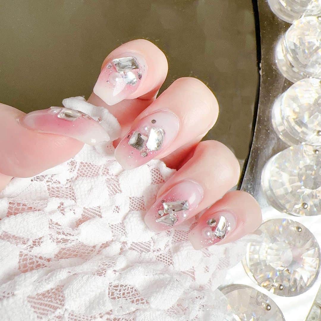 谷口夢奈のインスタグラム：「💍 ⁡ ⁡ ⁡ #nail #pinknails #partsnail #jewelrynails #ネイル #ピンクネイル #キラキラネイル #ワンホンネイル #네일 #네일아트」