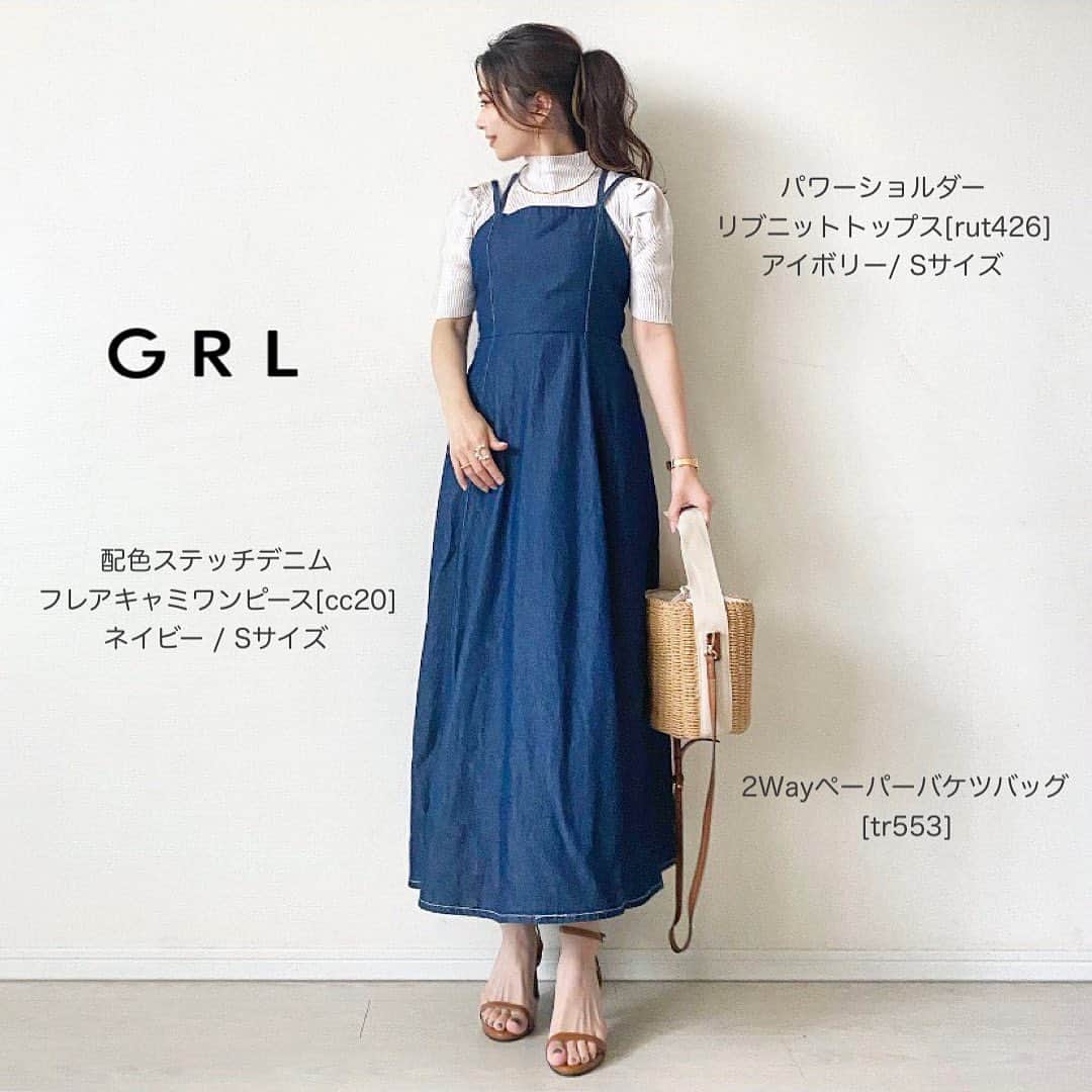 のインスタグラム：「𝗚𝗥𝗟コーデ💙  またまた#全身grl ☺︎ 特にこのデニムのキャミワンピが 細見えしてくれて助かる✧︎*。 肩のダブルストラップが可愛い❥︎･•  @grl_official  🏷️パワーショルダーリブニットトップス 🏷️配色ステッチデニムフレアキャミワンピース 🏷️2wayペーパーバケツバッグ . . . . . .#grl #グレイル #grl購入品 #グレイルコーデ #プチプラ #プチプラコーデ #大人かわいい #大人可愛いコーデ #デニムキャミワンピース #夏コーデ #低身長コーデ #小柄コーデ #おちびの輪 #ootdfashion #dailylook」