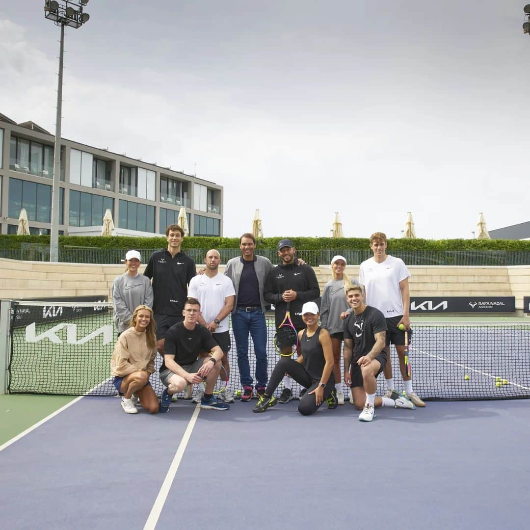 ラファエル・ナダルのインスタグラム：「We have had many inspirational journeys together, both on the court and on the road.  But giving others the chance to create their own inspiration is our combined goal.  This week, we gave our guests the chance to move on court at the @rafanadalacademy - inspiring them through movement and through tennis.  What movement helps create your inspiration?  #Kia #MovementThatInspires #RoadToInspiration #KiaEV6GT」