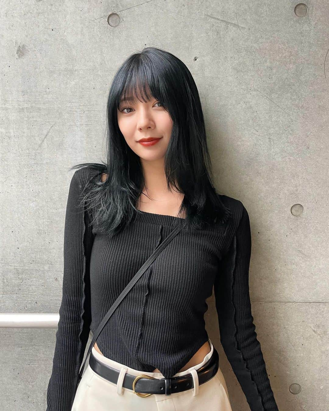 川津明日香のインスタグラム：「BlueGray 天才河原さん🦖🩵」