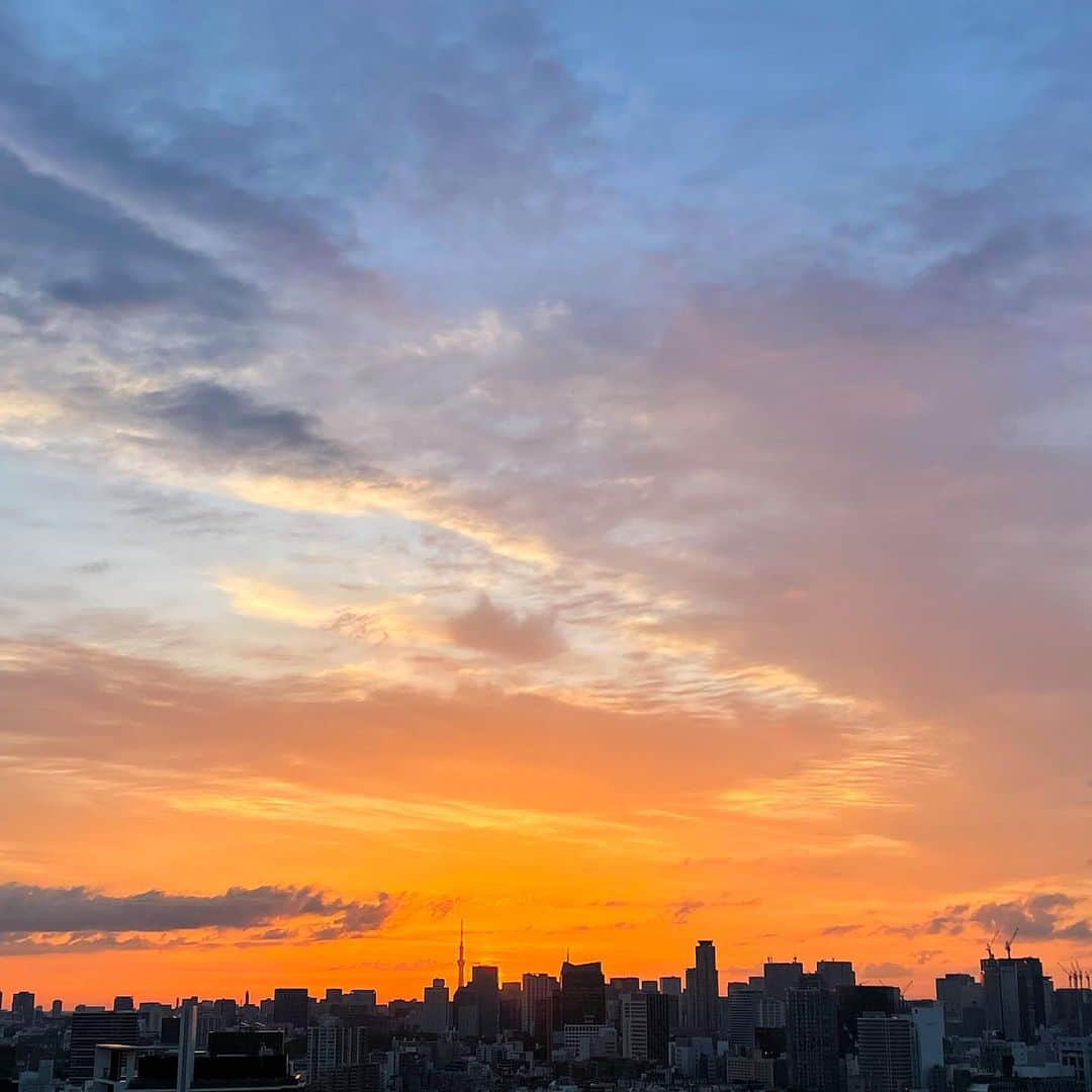 SÜMIREさんのインスタグラム写真 - (SÜMIREInstagram)「. 4:36 . #tokyo #sunrise」5月25日 18時34分 - 12_sumiregram_26