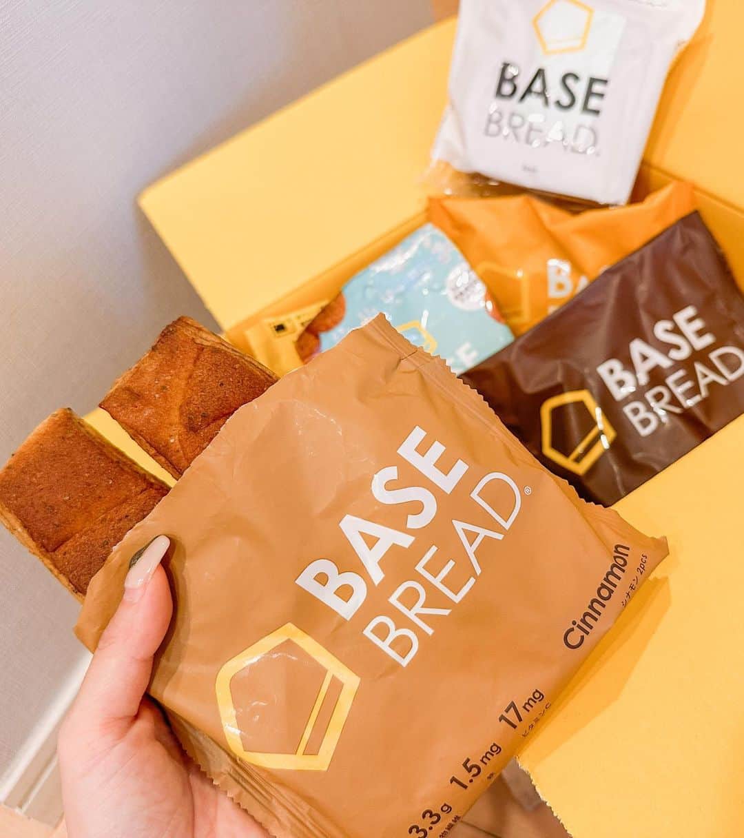 引地裕美さんのインスタグラム写真 - (引地裕美Instagram)「コンビニでみかけて気になっていた @basefood_tokyo 🍞 ...