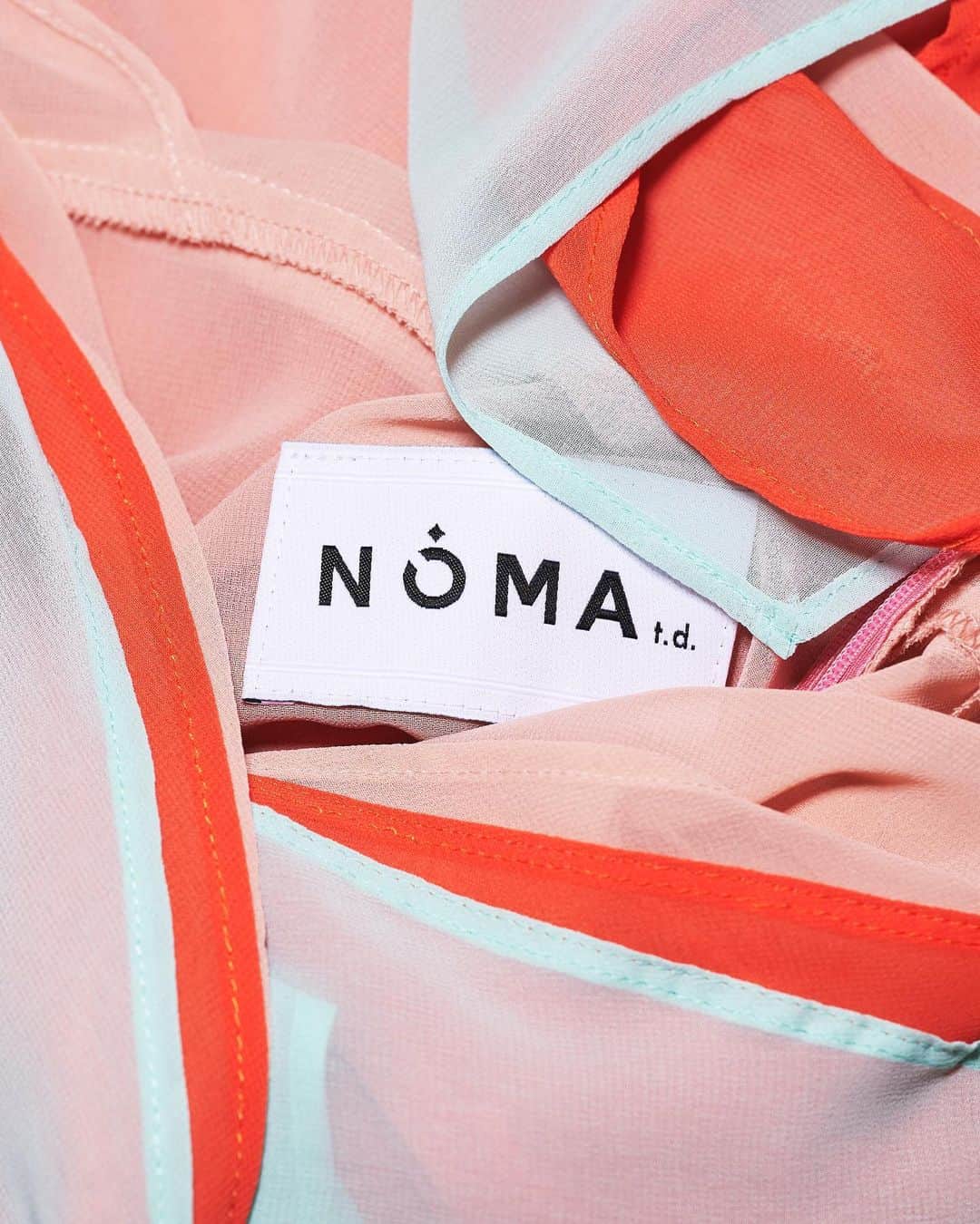 LOVELESS/GUILD PRIME 公式アカウントのインスタグラム：「『 FEATURE 』 SUMMER MUST BUY vol.2 -WOMEN- 夏に向けたバイヤーレコメンドアイテム  【NOMA t.d.】Side Pleated Dress/3 Layers Slip Dress  2003年、ロンドン「Chelsea College of Arts テキスタイルデザインコース」を卒業後、テキスタイルデザイナーとして活動していた野口 真彩子と、セレクトショップのディレクターやバイヤーを経験した佐々木 拓真がデザイナーデュオで手掛ける「NOMA t.d.(ノーマ ティーディー)」。ハンドドローイングを生かした個性的なテキスタイルとシンプルさに繊細なディティールを盛り込んだ独特なデザインが特徴。 左：オリジナルのペイズリー柄に、スポーティーなメッシュを組み合わせたドレス。 右：3つの透け感のあるドレスが重なったレイヤードドレス。 テキスタイルのおもしろさをベースに異素材ミックスや繊細なディティールデザインが目を引くこと間違いなし。ペイズリーは1枚で、レイヤードドレスはカットソーとデニムに合わせて。  Dress(left) ￥45,100 (64J-70-151-53) Dress(right) ￥38,500 (64J-70-152-01)  @noma_textiledesign」