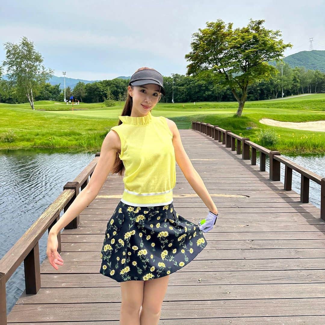 イユエリンのインスタグラム：「즐거운 가족 골프💛 행복해!! with @fairliar_official」