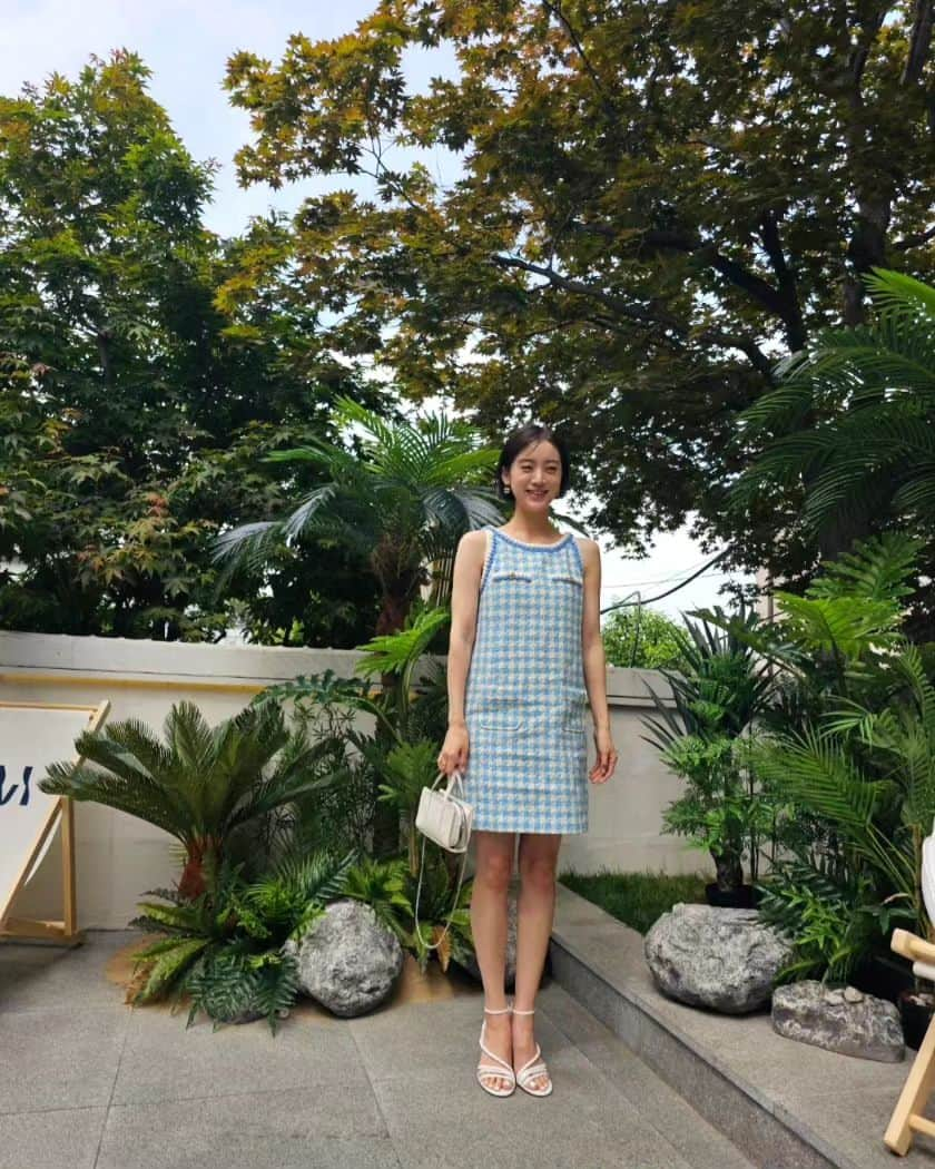 ヘリム さんのインスタグラム写真 - (ヘリム Instagram)「너무 애정하는 브랜드 행사 다녀왔어요💙   Mine: Moment IN Eternity  MINE SUMMER HOUSE #썸머 #리조트룩 #mine #35주년 💙🤍🫶💕💖💗」5月25日 18時52分 - wg_lim