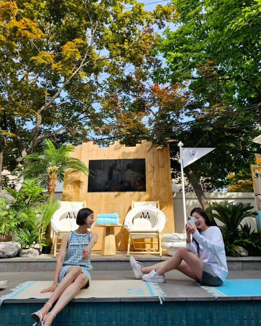 ヘリム さんのインスタグラム写真 - (ヘリム Instagram)「너무 애정하는 브랜드 행사 다녀왔어요💙   Mine: Moment IN Eternity  MINE SUMMER HOUSE #썸머 #리조트룩 #mine #35주년 💙🤍🫶💕💖💗」5月25日 18時52分 - wg_lim