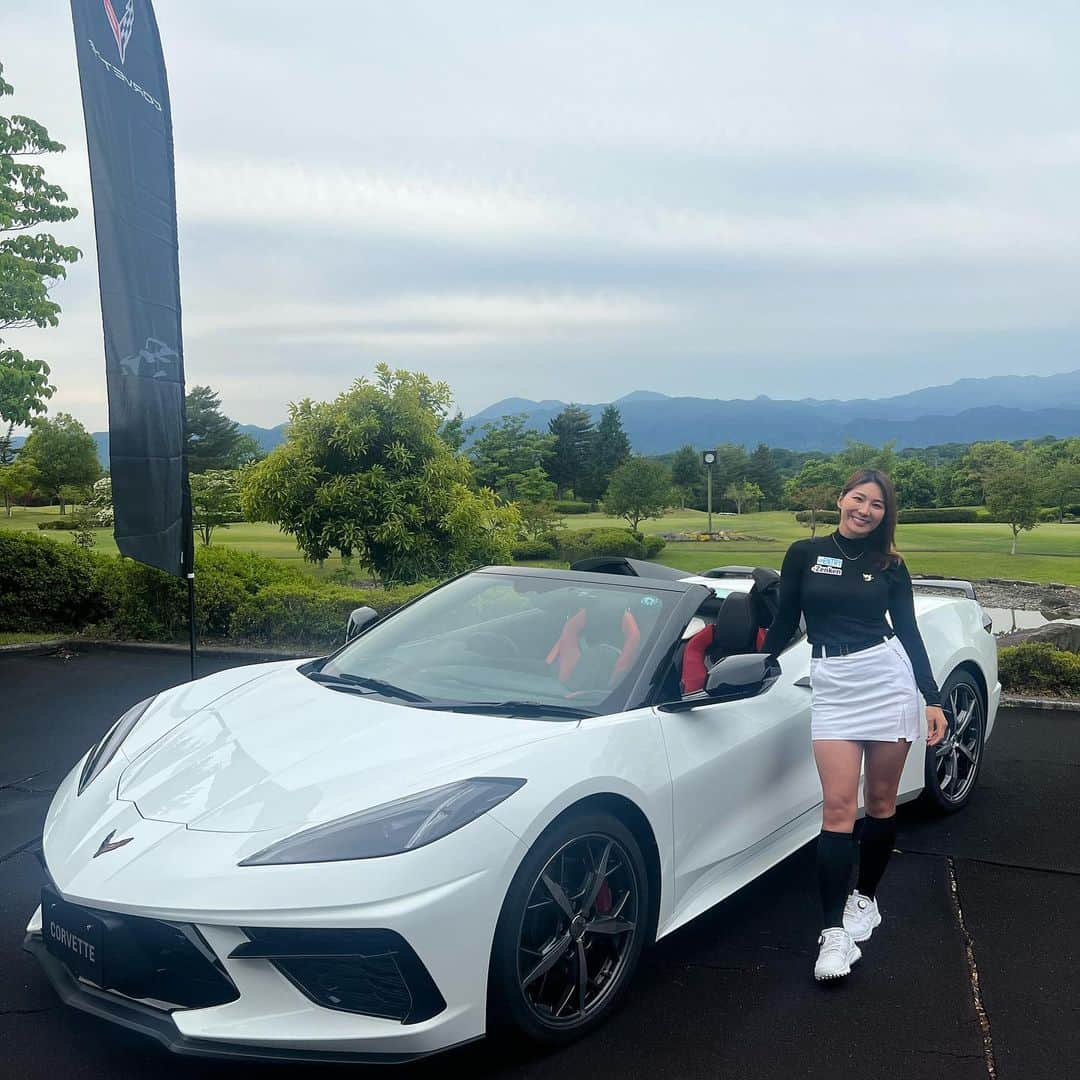 杉山美帆さんのインスタグラム写真 - (杉山美帆Instagram)「今日はシボレーとキャデラックのプロアマでした😆 @cadillac.chevrolet_kasai   かっこいい〜😆🙏 たまたまゴルフウェアの色合いが揃ってました🫣差し色の赤が足りないけど🤣🤣🤣  #バイトするならエントリー #全研本社 #myアセット #golf #ゴルフ #キャデラック #シボレー」5月25日 18時57分 - mih0_golf