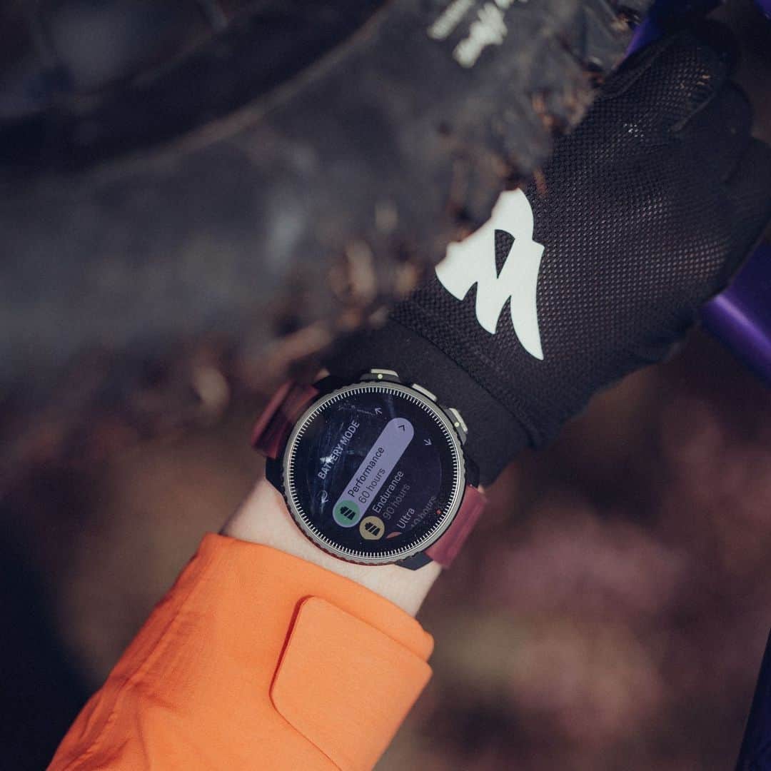 Suuntoのインスタグラム：「Choose the best battery out there! ⁣ ⁣ Suunto Vertical’s battery takes you through of 2,5 days of continuous adventuring in the most accurate location tracking mode based on dual band GNSS system. In time mode the battery lasts up to months! ⁣ ⁣ #SuuntoVertical #Suunto #AdventureStartsHere」