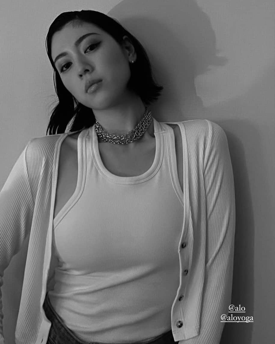 ベルトコンベアのインスタグラム：「#三吉彩花」
