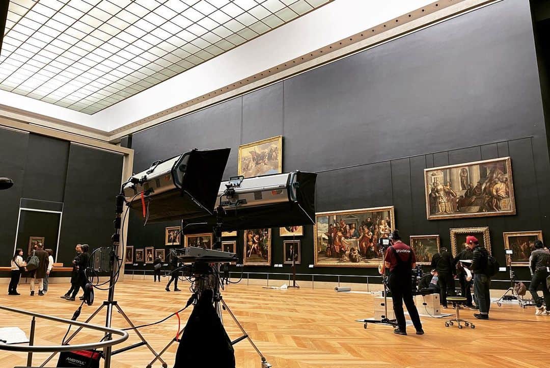 飯豊まりえさんのインスタグラム写真 - (飯豊まりえInstagram)「Musée du Louvre 🇫🇷  明日公開です！  貸切ルーヴル、なんて贅沢。。。  #岸辺露伴ルーヴルへ行く」5月25日 19時07分 - marie_iitoyo