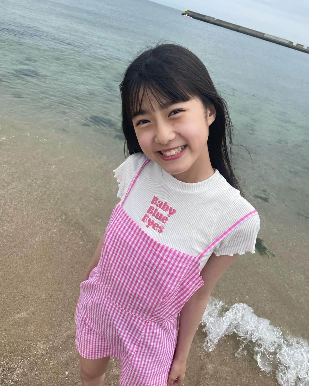 豊川亜咲さんのインスタグラム写真 - (豊川亜咲Instagram)「🏝🐳 . 海で🌴遊んだよ🐚💕 れのんにワカメをお裾分けしたよ🤣 楽しすぎてずっと笑ってた😆💖  #海 #わかめ #わかめお裾分けw #ギンガムズ #ギンガムチェック　 #れのあさ」5月25日 19時09分 - a_chan_1o3o