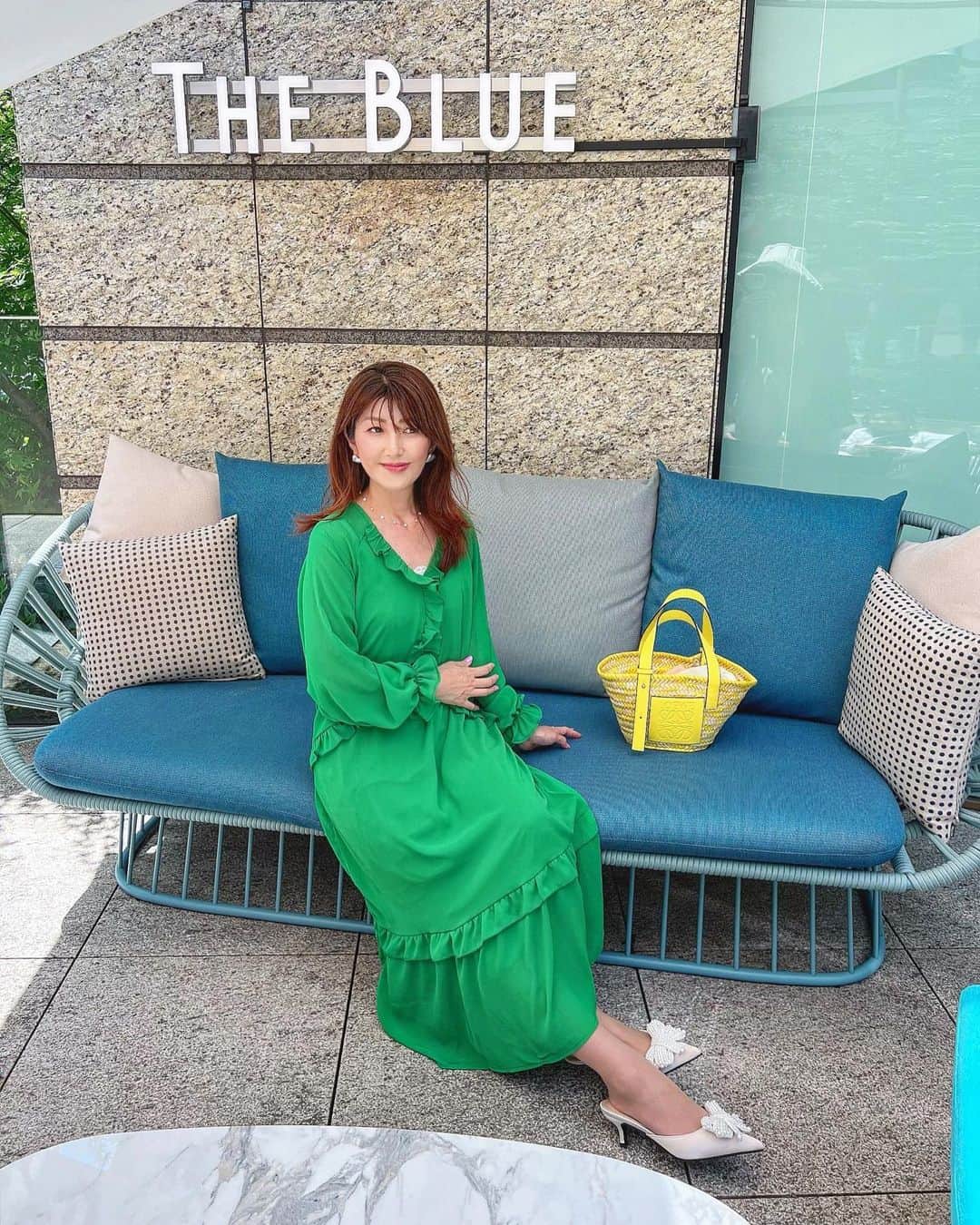 mii_stagramのインスタグラム：「💚FᴀSʜɪᴏɴ💚 この前は行ってみたかったカフェでランチ会 みんなにサプライズで お祝いまでしてもらって感激߹ㅁ߹)♥︎ 改めて投稿したいです💕  このワンピースも当たり👍 鮮やかなグリーンに ふりふりフリルが可愛くて たまにはこんな丈感も良いかも〜💕 🆔14689055  色違いで揃えたほどお気に入り アプリコットカラーは使いやすい♡ 🆔 10601103  @sheinofficial  @shein_japan   お🉐になるクーポン【  miyuki 】 1～5,999円→15%OFF 6000円以上→20%OFF クーポン有効期限6月30日迄𓂃🎀 ･ ｡ 　⭐∴｡　 　　🌟ﾟ･｡  ﾟ💫｡  　　 ✨🌟 💫 　 　　 ･ﾟ⭐｡･  　　　　⭐✨｡· 　 ⭐･｡🌟･｡✨🌟 　　　 ✨🌟 　　　　 ･ﾟ💫✨° 　　 🌟 ﾟ･｡ 💫 ｡ 　　　　　ﾟ⭐｡ﾟ✨ 🌟  #SHEIN #SHEINforAll #ad  #shein購入品  #プチプラコーデ  #プチプラファッション  #プチプラ高見えコーデ  #きれいめコーデ  #きれいめファッション  #シンプルコーデ  #きれいめカジュアル  #大人カジュアル #トレンドコーデ  #ワンピース #ワンピースコーデ  #ママコーデ #女子会コーデ  #お出かけコーデ  #アラフォーコーデ  #アラフィフコーデ  #40代コーデ  #50代コーデ  #夏コーデ #カフェ巡り  #ポートレート #大人可愛い #大人可愛いコーデ」