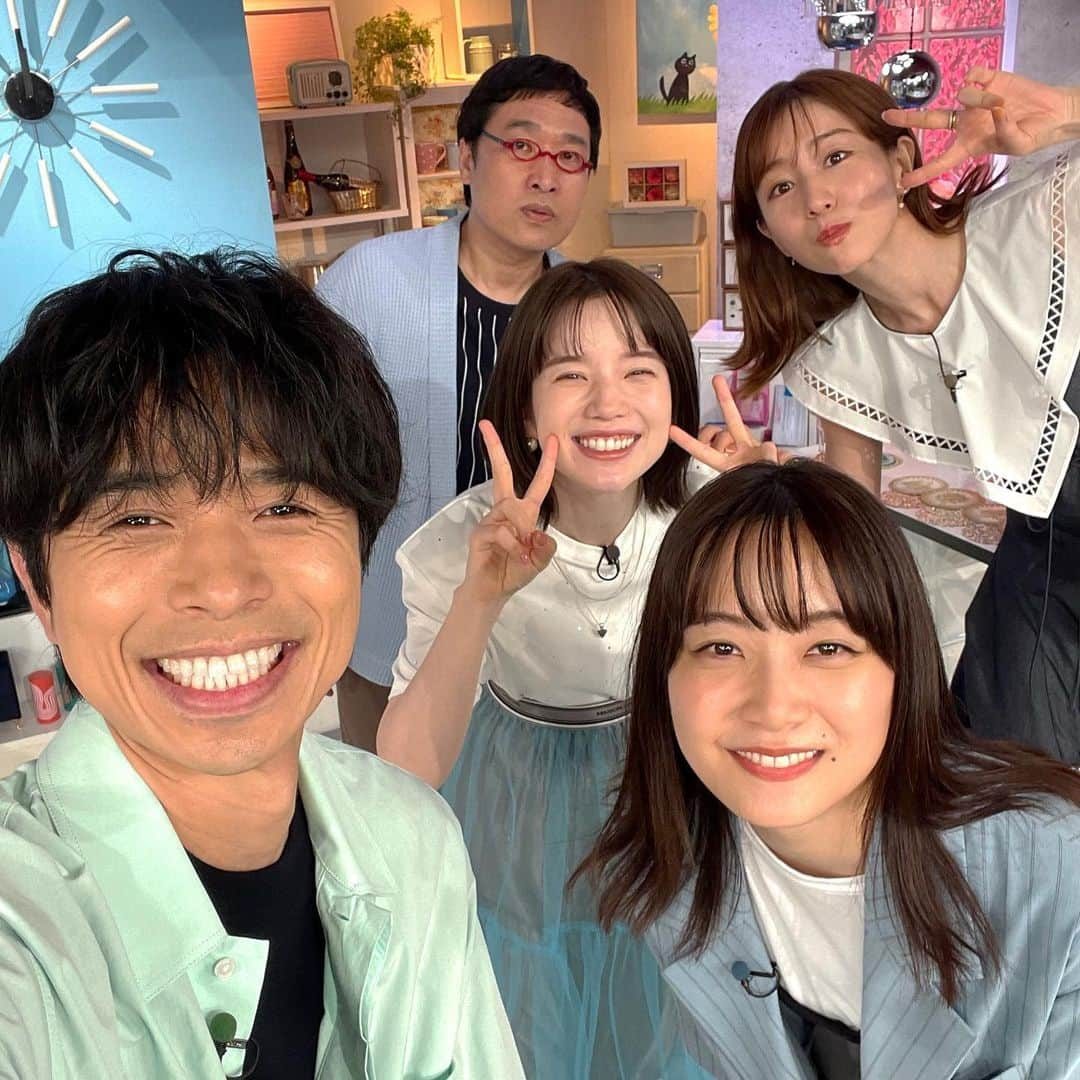 あざとくて何が悪いの？（テレビ朝日公式）さんのインスタグラム写真 - (あざとくて何が悪いの？（テレビ朝日公式）Instagram)「ㅤㅤㅤㅤㅤ 5/28(日)よる11時55分〜 ゲスト #井ノ原快彦 #深川麻衣 #あざと連ドラ 8話鑑賞🌸 千秋の恋はどうなるのか… 皆さん是非見届けてください!!💨 スタジオトークも大盛り上がりでした😉!! 放送までお楽しみに😎 #あざとくて何が悪いの」5月25日 19時15分 - azatoinsta