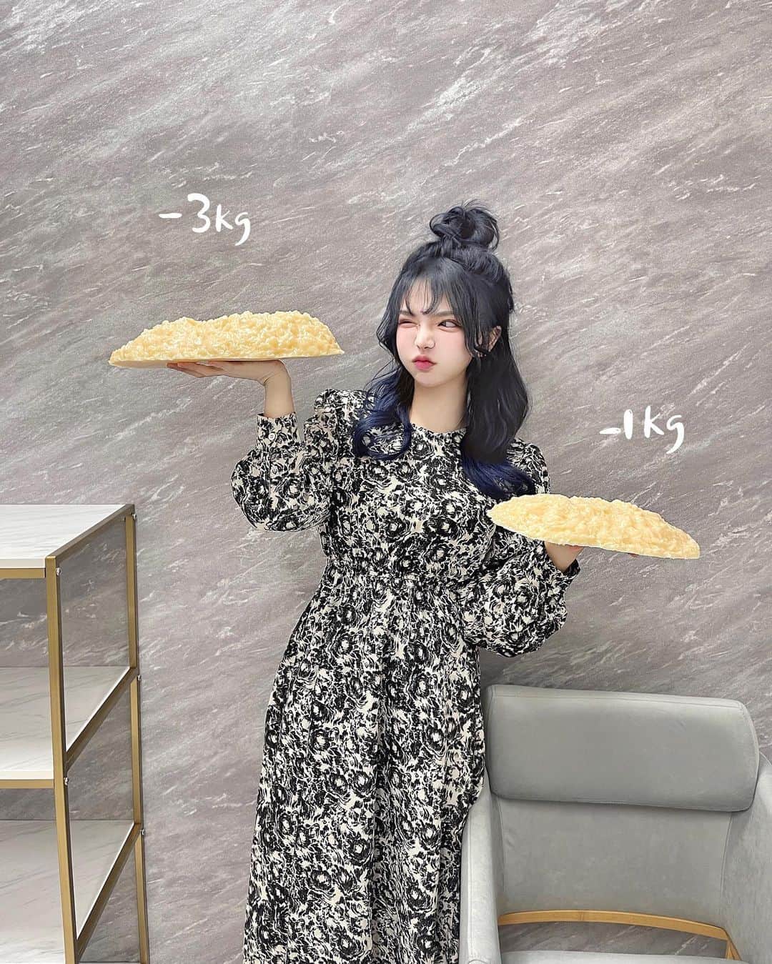 くまくまくまのインスタグラム：「・ ドクター医療ボディクリニックで最新EMSマシーンを体験してみたの✨ @dr_mbc_official  以前も医療EMSやったことあるけど、今回のはもっとハイパワーで、細かい部分まで当てられるの  施術後もヒリヒリ感が残ってて、ちゃんと効いてるなーって思うw  ボディは一回ですぐには効果見えないけど、顔への施術なら、一回で３キロ痩せた感覚になるらしいw  今度絶対顔の施術も受けてみたい✨  クリニックで脂肪のイメージや重さも体感させていただきましたが、  ちょっとびっくり🫢  ダイエットって、やっぱり体重より、体脂肪をもっと重視した方がいいって思い直したよ🤗  #小顔#顔痩せ#部分痩せ#痩身#Dr医療ボディクリニック #ドクター医療ボディクリニック#医療痩身#ダイエット#医療ダイエット#メディカルダイエット#サクセンダ#筋トレ#エステ#食べて痩せる#楽して痩せたい#ダイエット仲間募集#pr#痩身クリニック#ダイエット方法#ボディメイク」