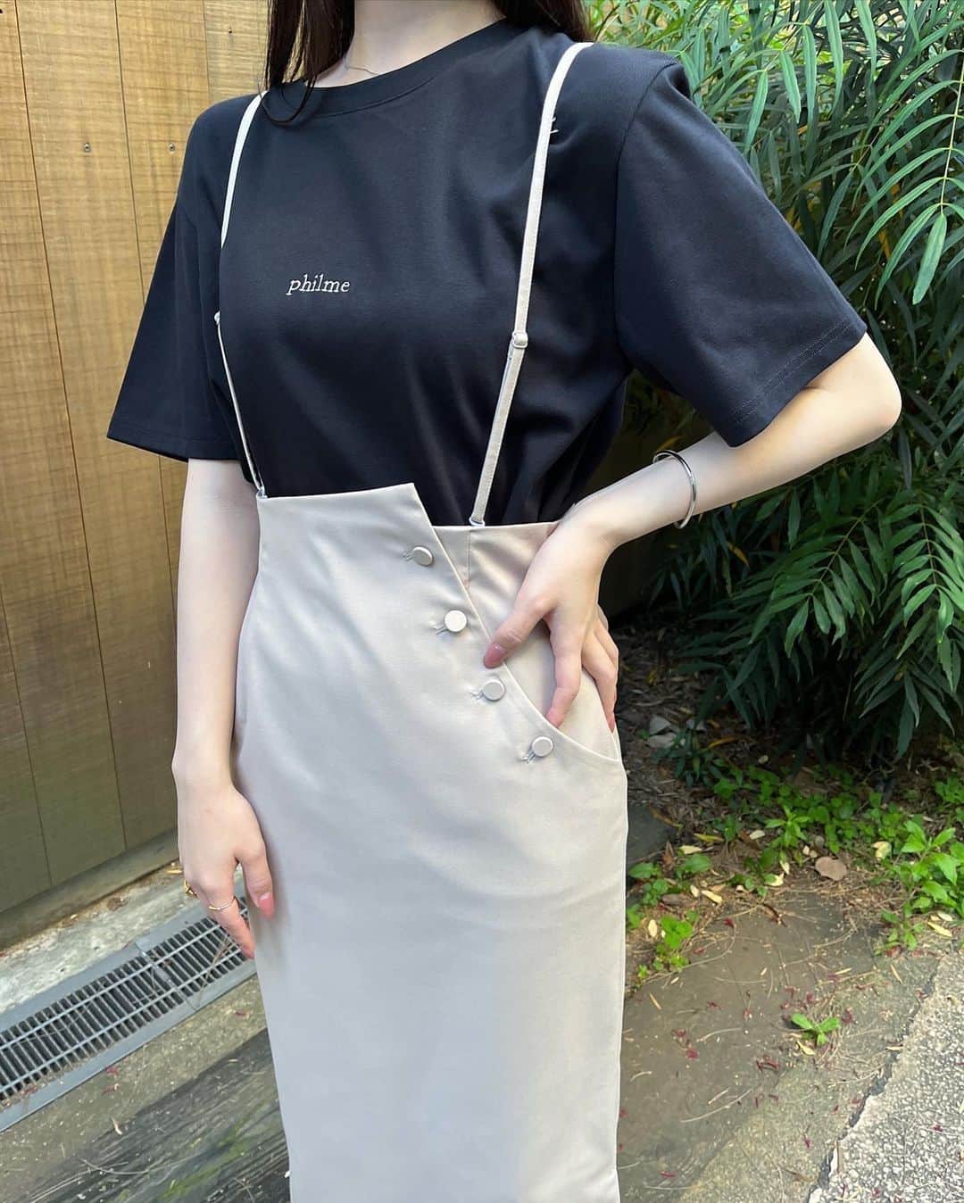 大園桃子さんのインスタグラム写真 - (大園桃子Instagram)「⁡ ⁡ favorite coordination⛅️ ⁡ Tシャツ、スカートにバケハ。 すべてphilmeだよ〜🫶🏾 ⁡ 何よりも、このスカート3way、、！ 着こなしで表情の変わる優れもの。 ⁡」5月25日 19時18分 - o.momoko_official