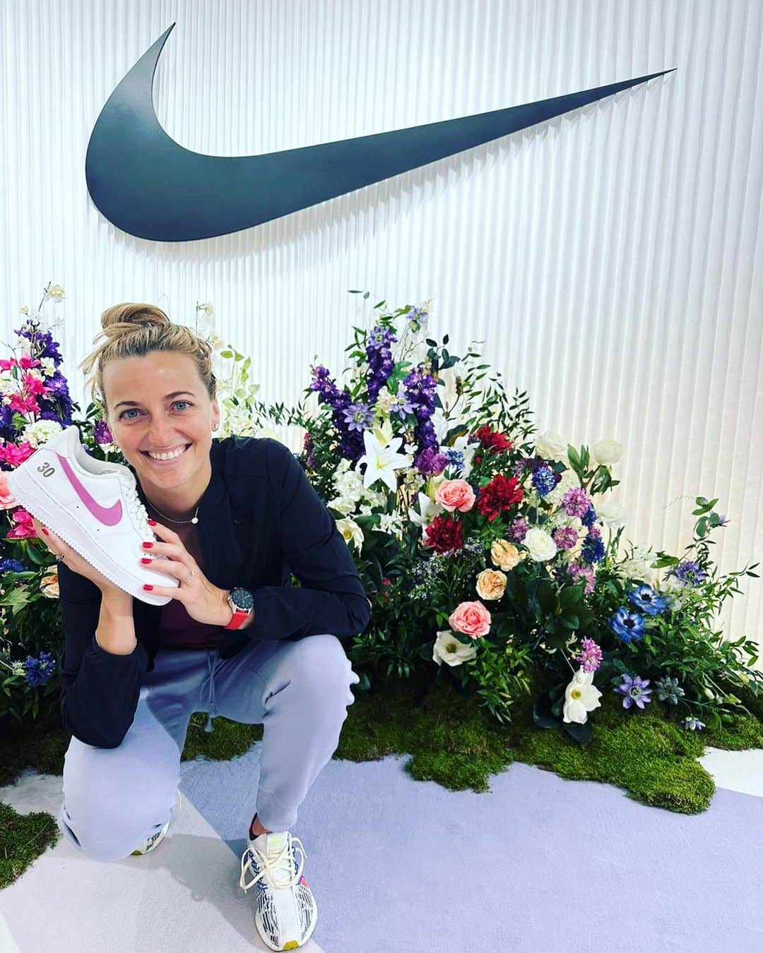 PetraKvitovaのインスタグラム：「Ahh big thank you to @nike for these beautiful custom shoes to mark my 30th title at the Miami Open. Always so grateful to be part of the Nike family ❤️  @miamiopen @nike」