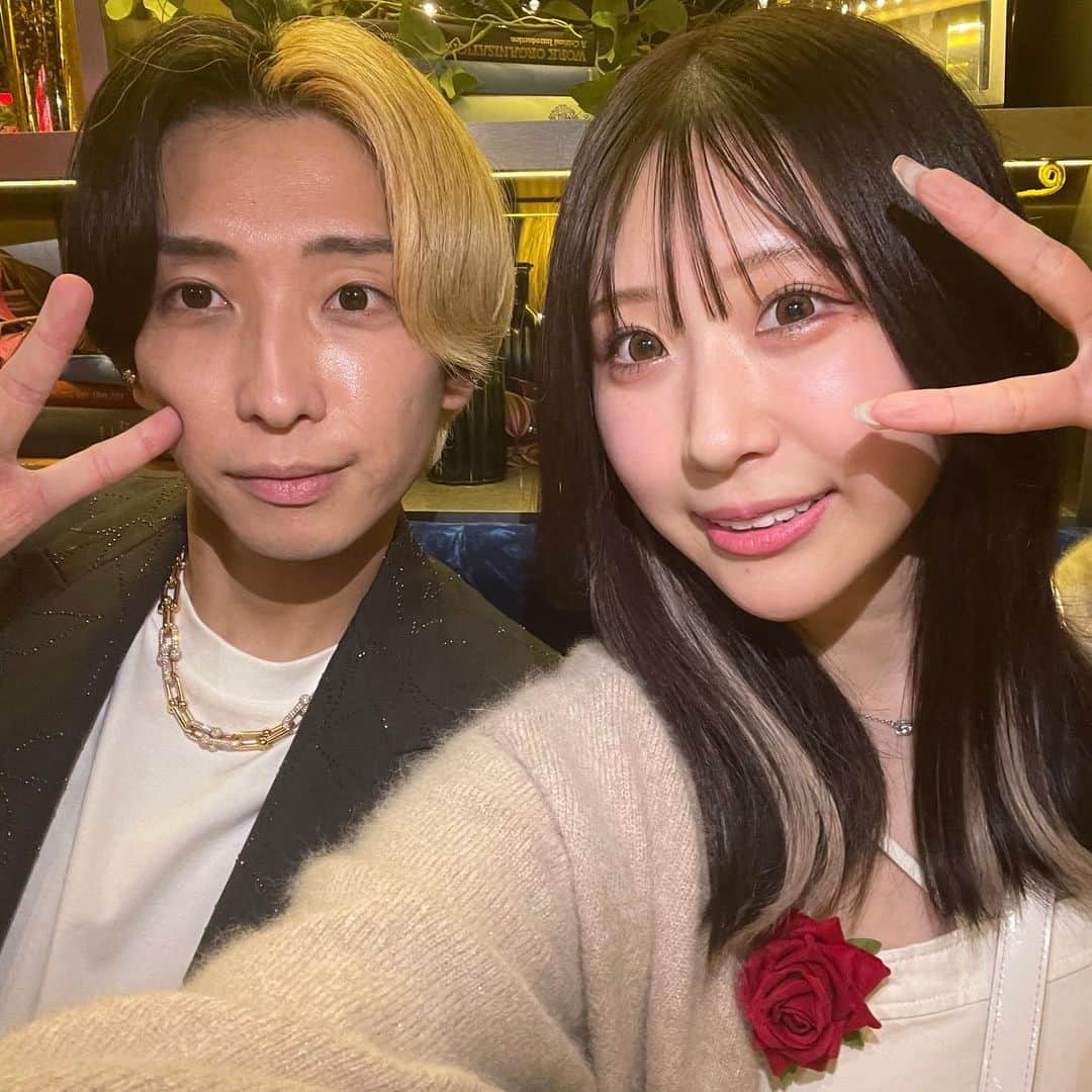 はなさんのインスタグラム写真 - (はなInstagram)「ヒカルさんのホストイベント、ストーリーみて初日駆け込みしてきました！🙄💗 ドンペリというものを初めておろしてきました🥂🍾笑 ほんと自分のお金で大金つかいなれてなくて35万円しか使う勇気がないじぶんに悔しかったので、もっと仕事がんばります🫡💗笑  ヒカルさんYouTube撮ってたからもしかしたら動画になるのかなぁ🙄💭  とにかく有意義な時間だった！ ノーマルでこれはスゴすぎる😳✨ ヒカルさんありがとうございました🥹✨  #ホスト#歌舞伎町#イベント#1日出勤#ヒカル#youtuber」5月26日 0時53分 - yamamotohana_