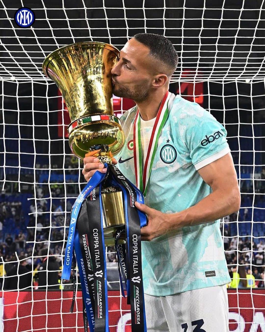 ダニーロ・ダンブロージオのインスタグラム：「Back to Rome.Back to win. Back to Back. @inter 🖤💙🏆 #coppaitalia#amala#forzainter」