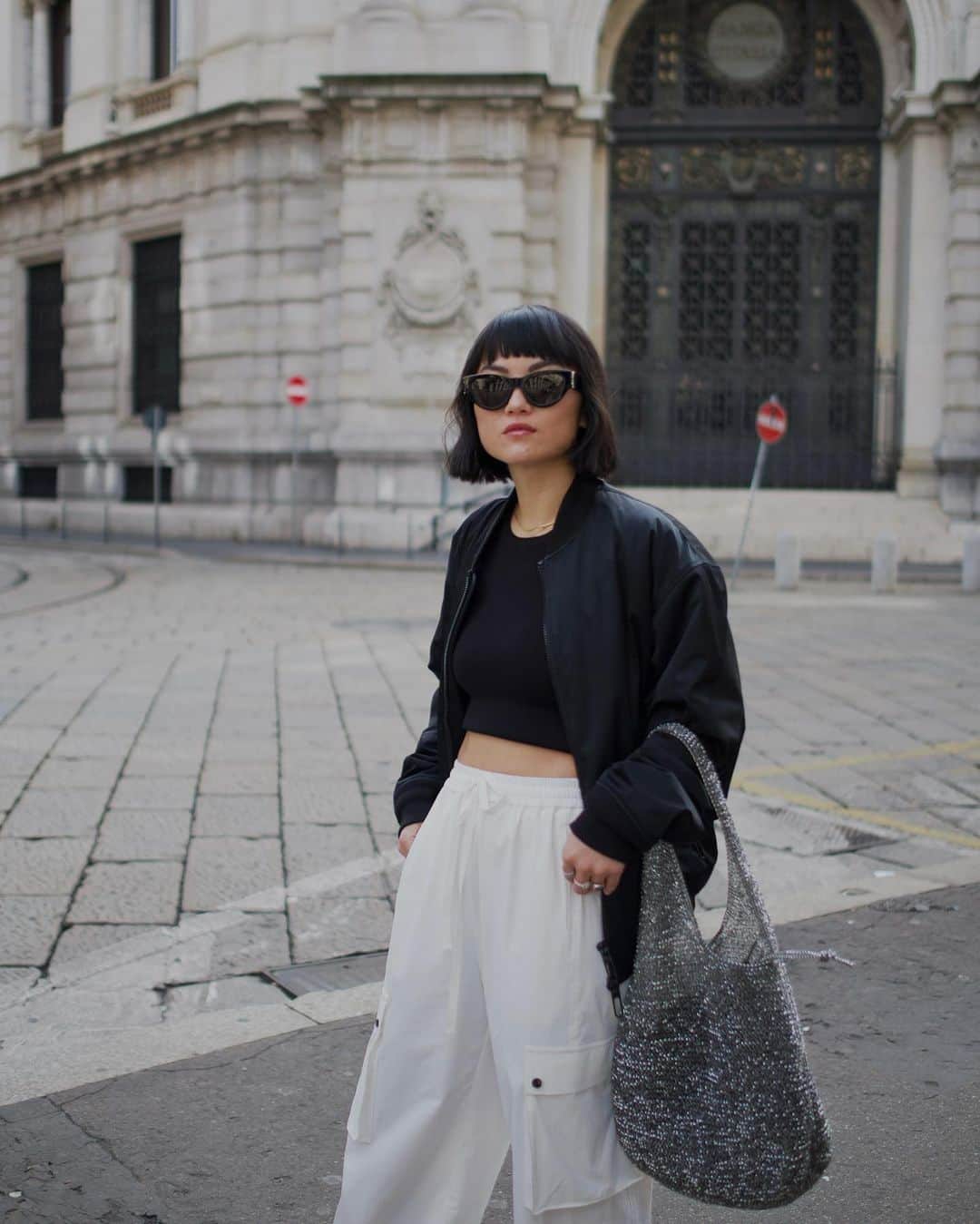 ANTEPRIMAのインスタグラム：「#Repost @digitalmodernfamily  Inspired by the drop shape metal installation in Château La Coste, the GOCCIA #WIREBAG is an epitome of fashion and architecture. Redefining the definition of modern women, Haiyan Fu styled an effortless Milanese smart casual look with this iconic #WIREBAG.   Shop the GOCCIA WIREBAG now.  #SpringSummer2023 #SS23 #ANTEPRIMA #WIREBAG #SummerBag #BeachBag #PoolBag #WaterResistenceBag #Miniature #MicroBag #MiniBag #CraftBag #CrochetBag #Handcraft #KnitBag #WorkBag #ItalianDesign #Craftmanship #アンテプリマ」