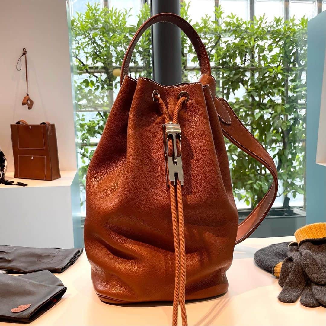 のインスタグラム：「HERMÈS OBJECTS AUTUMN-WINTER 2023 ⁡ エルメス2023年秋冬新作小物展示会。驚きと遊び心あふれる最新のプロダクトの数々。いまから待ち遠しい。 ⁡ #hermes #prodism」