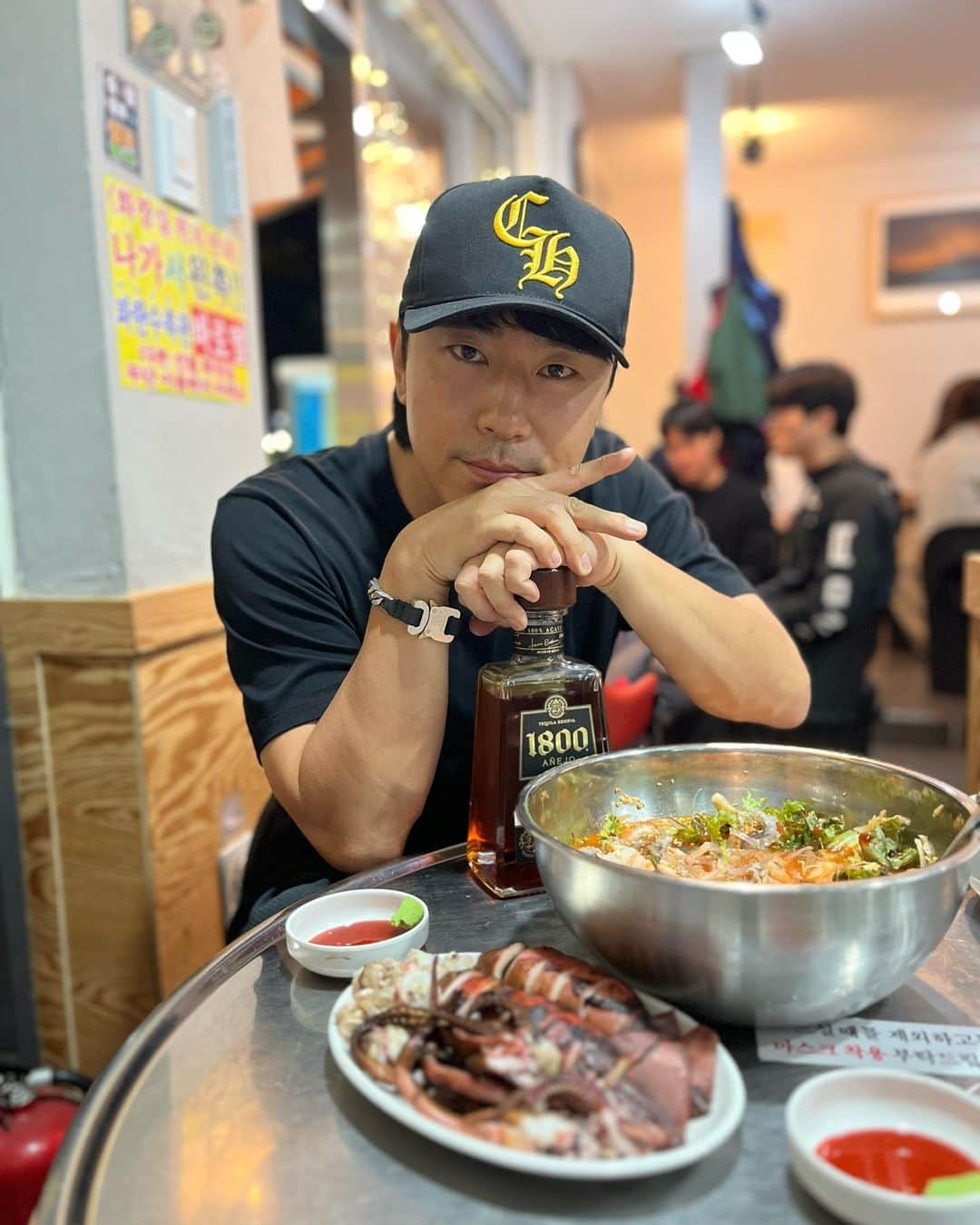 イ・シオンさんのインスタグラム写真 - (イ・シオンInstagram)「곧 유투브 올라갑니당ㅎㅎ 정찬성관장님 유툽 업로드! 많이들 봐주세용ㅎ 감상은 아네호1800과 #이시언 #아네호1800 #고투더좀비짐 #시언스쿨」5月25日 19時32分 - lee_si_eon