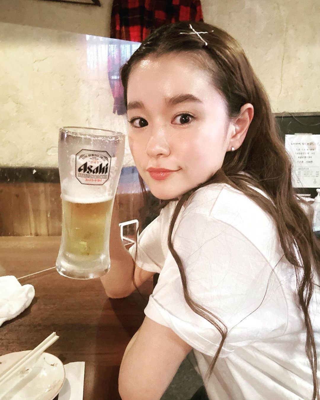 fumikaのインスタグラム：「お疲れ様！乾杯🍻✨  #ootd  #tシャツコーデ  #scochandsoda  #前髪アレンジ」