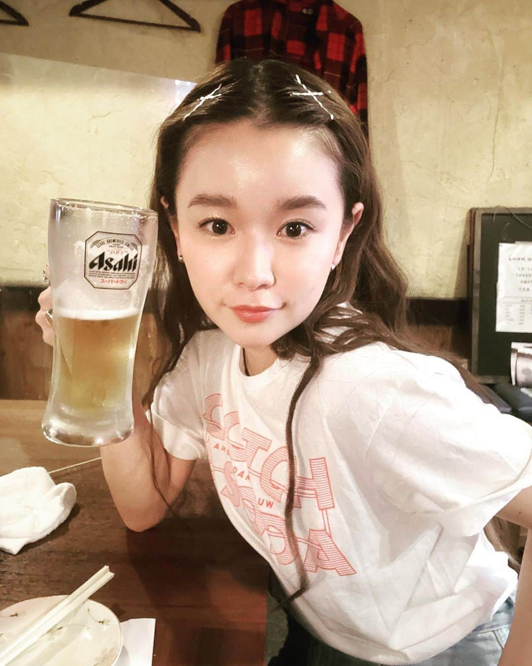 fumikaさんのインスタグラム写真 - (fumikaInstagram)「お疲れ様！乾杯🍻✨  #ootd  #tシャツコーデ  #scochandsoda  #前髪アレンジ」5月25日 19時36分 - fumikasingasong