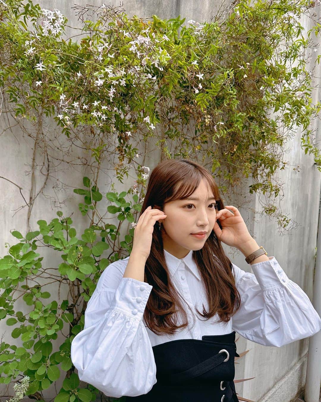 渥美友里恵のインスタグラム：「散歩day🌱  ジッタちゃん（お店の看板人形）はこの日も動いていなかったのである…  #散歩 #小楽園 #ジッタちゃん」