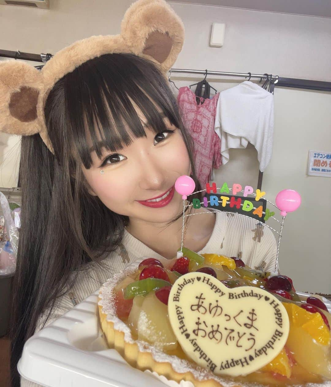 熊野あゆ（澄川鮎）のインスタグラム：「5/25 本日お誕生日を迎えました🎂❤️ . 今年は川崎ロック座でみんなにお祝いしてもらえて幸せ💖💖💖 . 応援してくれるみんなにとっても、 幸せな一年でいられますように💗 . いつもありがとう🥰💓💓💓 . . . #誕生日　#サプライズ　#ありがとう　#大好き」