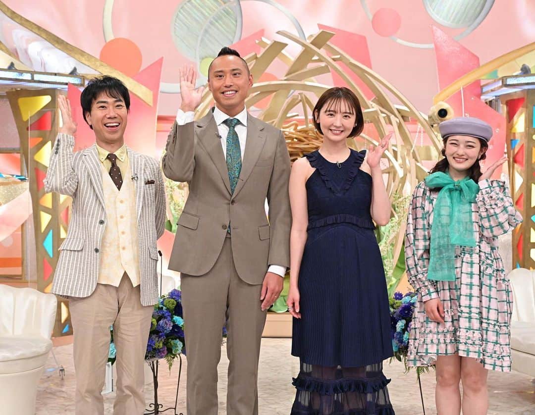 おのののかのインスタグラム：「👩🏻‍❤️‍👨🏽 5/28(日)ひる12:55〜 テレビ朝日【新婚さんいらっしゃい！アスリートSP】 に夫婦で出演させていただきます！  出会いから最近の悩み(？)まで 色々話しすぎたかな？😶笑笑  少し恥ずかしいですが 良かったら観て笑ってください😂❤️ #新婚さんいらっしゃい！ #結婚3年目まで新婚らしい #３枚目の写真ふたりで爆笑してるのに夫だけカメラ目線なのジワる」