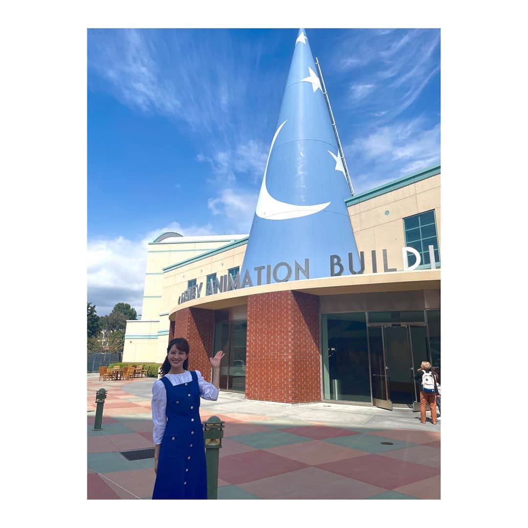 後呂有紗さんのインスタグラム写真 - (後呂有紗Instagram)「* 先月のアメリカ出張！🇺🇸💙  実は… ロスにある、ディズニー本社を、取材してきました！  真相報道バンキシャ！特別版 『ディズニー 夢と魔法のナゾを追え！』  今年、創立100周年を迎える ウォルトディズニーカンパニー。 なぜ100年もの間、人々を魅了し続けるのか！ 愛され続ける謎を、解き明かしに向かいました✨  本社の他にも、 住所非公開の特別な場所にお邪魔して、 ディズニーの始まりと愛されるワケに迫ります✨  本社のそこかしこに保存された貴重なお宝、 そして、至るところに溢れる遊び心！💙  ディズニー作品が生まれた場所を歩くと、 まるで100年の歴史の旅をしているようでした🗺️  皆さんにも、思い出の作品はありますか？ きっと愛される謎が、分かるはずです！ 是非ご覧ください！✨  28日(日)午後3:00～3:55からです‼︎💙　 （関東ローカル）  #ディズニー　#ウォルトディズニー　#la #バンキシャ  #私の思い出の作品は #リトルマーメイド　#アリエル」5月25日 19時50分 - ushiro_arisa