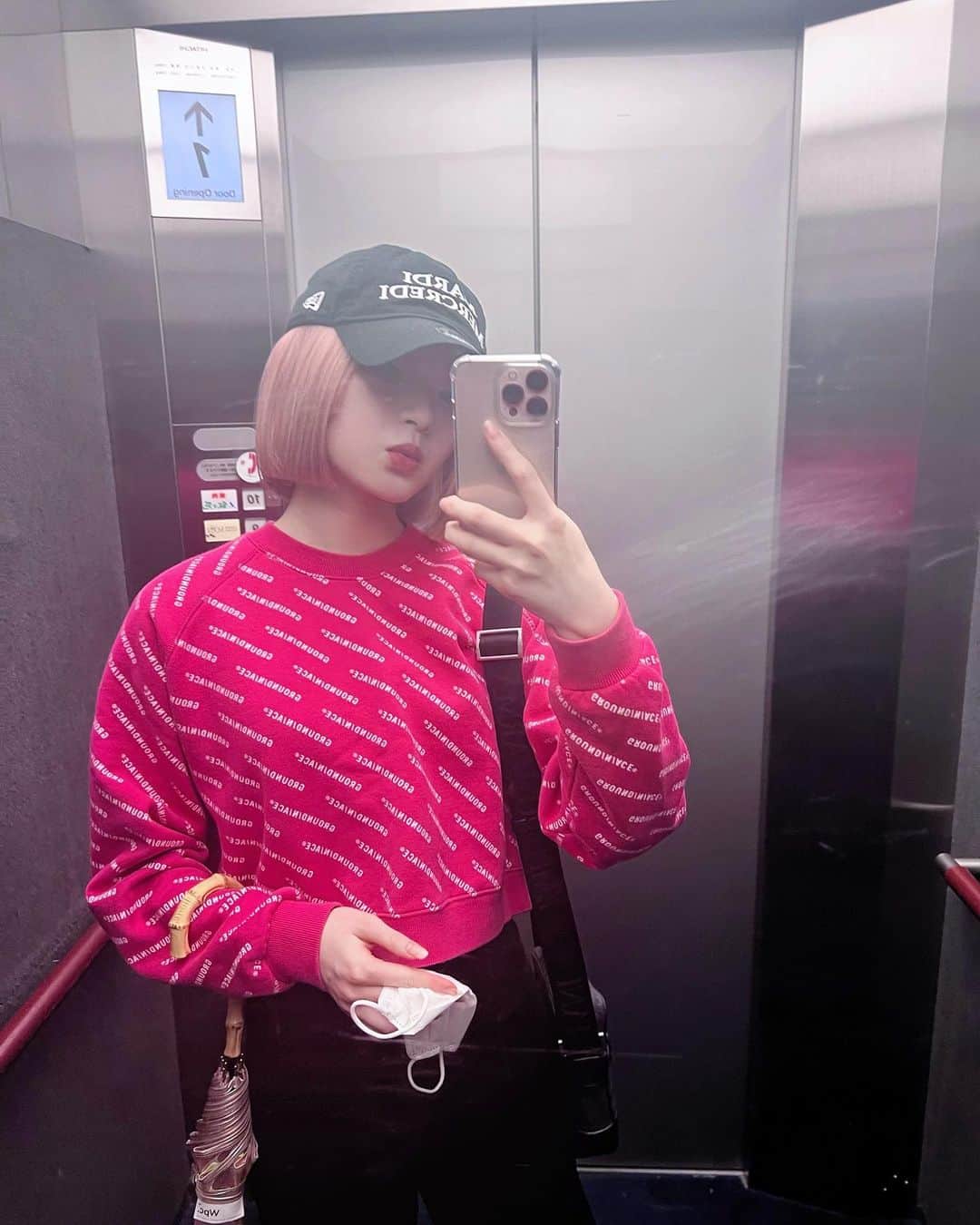 志村美希のインスタグラム：「むむむ結構前に5cm髪切ったのに誰も気づかないゾ😊」