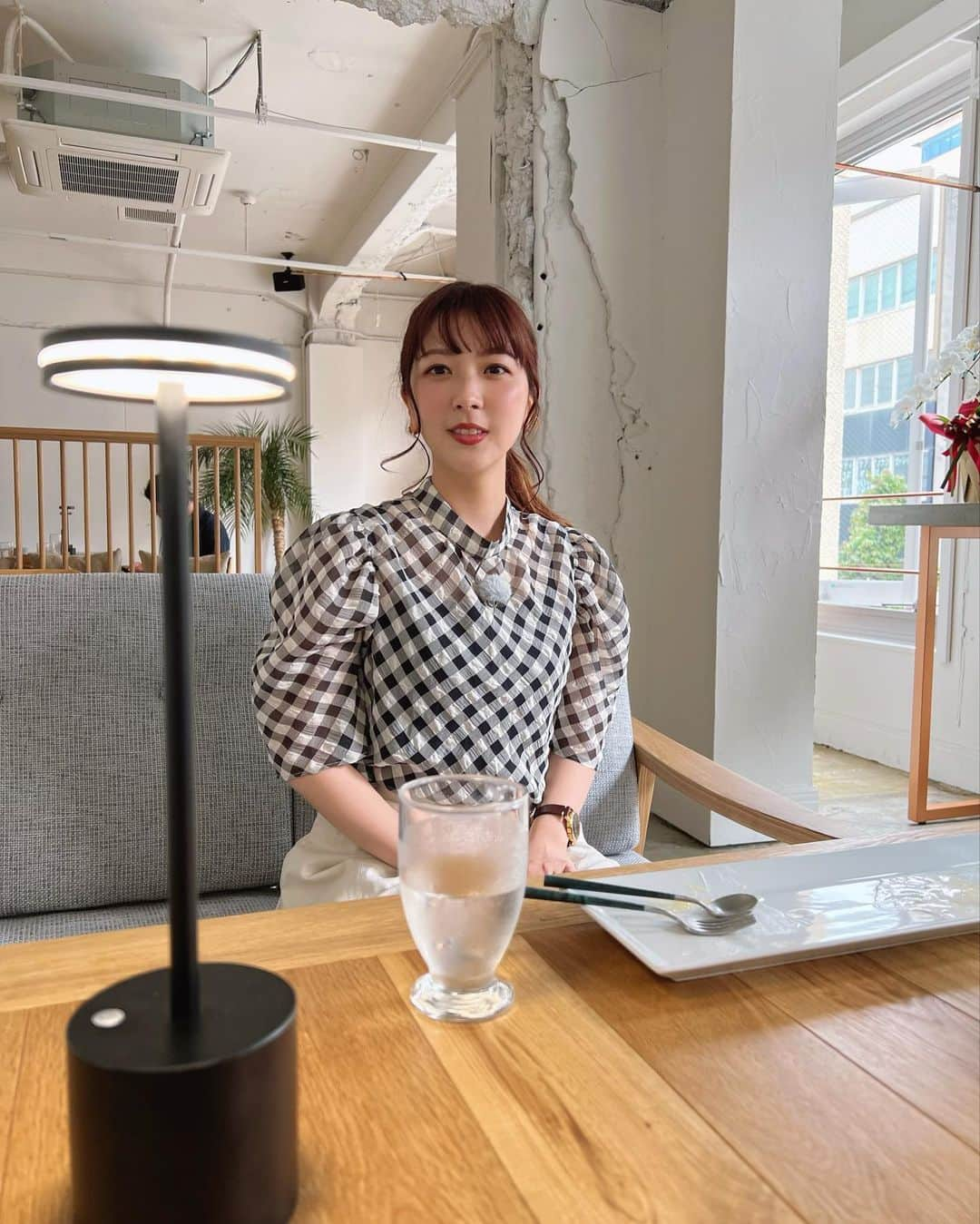 白井奈津さんのインスタグラム写真 - (白井奈津Instagram)「おしゃれなカフェで💫  #イマ推しのロケ #また放送のタイミングでお知らせするねっ #メーテレ #アップ #イマ推し #おしゃれなだけではいられませんでした」5月25日 20時05分 - shirai_natsu