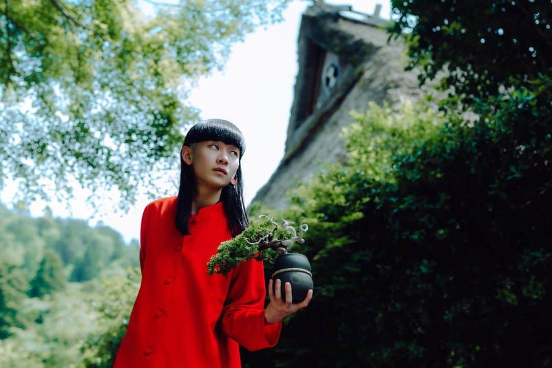 SHOW-GOさんのインスタグラム写真 - (SHOW-GOInstagram)「植木鉢ブランド「QUTOTEN.」のキービジュアルに起用していただきました。🍵 余白と呼吸。 @qutoten.jp  Photo: @kyoto__walk」5月25日 19時57分 - showgoxkaix