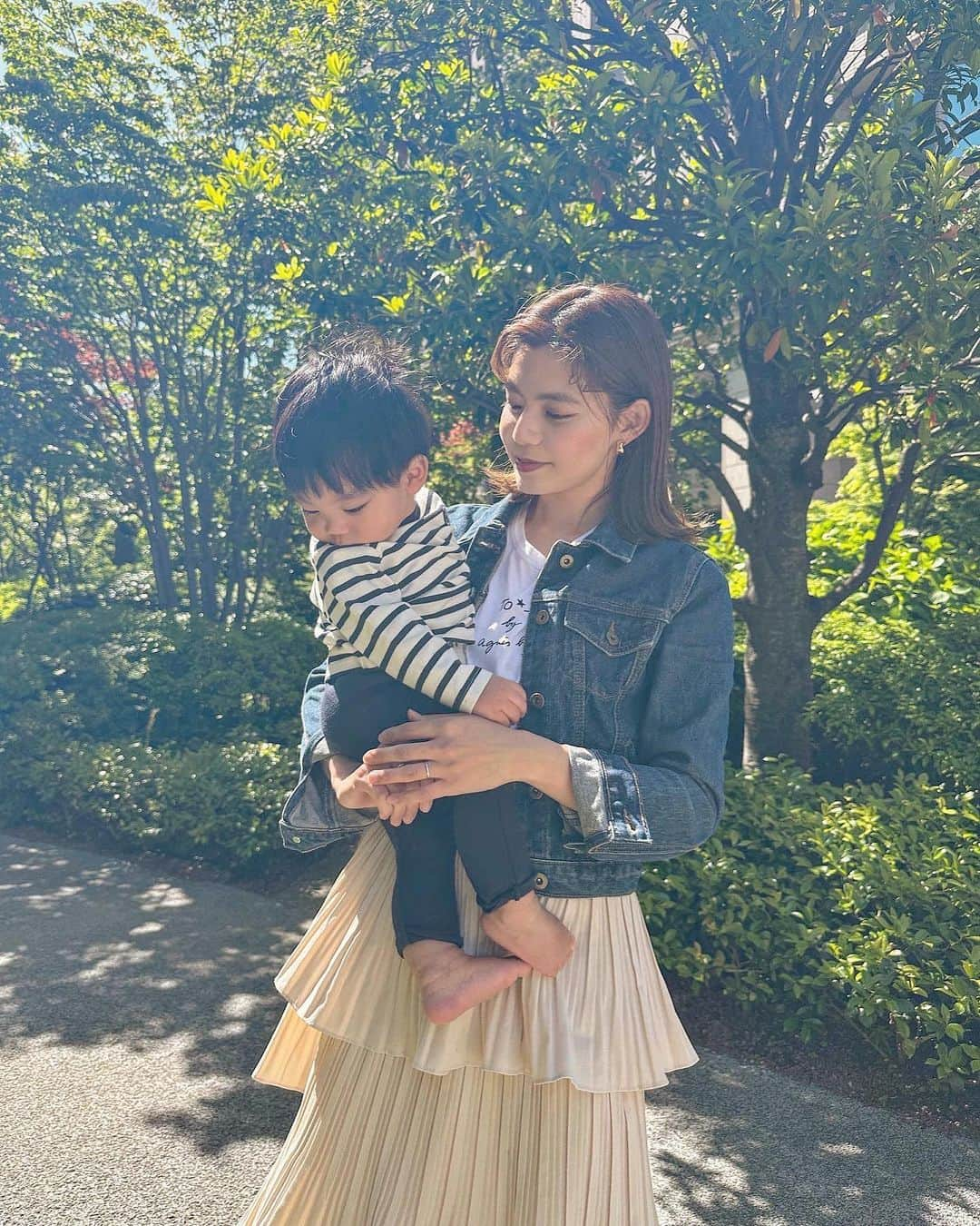 畑有里紗さんのインスタグラム写真 - (畑有里紗Instagram)「いつもご飯食べた後でも 私のご飯狙ってくる食いしん坊やな息子🤭♡  友達が自然な写真撮ってくれて嬉しい📷  ここは子連れにも優しいし ご飯も美味しいので気に入ってるお店🥰 広いからベビーカー入店もokだし ストッケもあるよ🪑◎  @sho_arii.family  #子連れランチ#息子#男の子ベビー#男の子ママ#となのいる生活#子連れに優しいお店#子連れに優しいお店#スーホルムカフェ#スーホルムカフェアンドダイニング#グランフロント大阪」5月25日 20時02分 - arii_m36