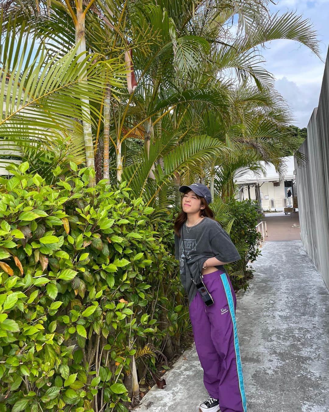 傳彩夏さんのインスタグラム写真 - (傳彩夏Instagram)「沖縄で一蘭食べた後胃もたれして何も食べれなくなった女です✈️  あ、YouTubeにVlogあげたのでみてね！」5月25日 20時11分 - denayaka