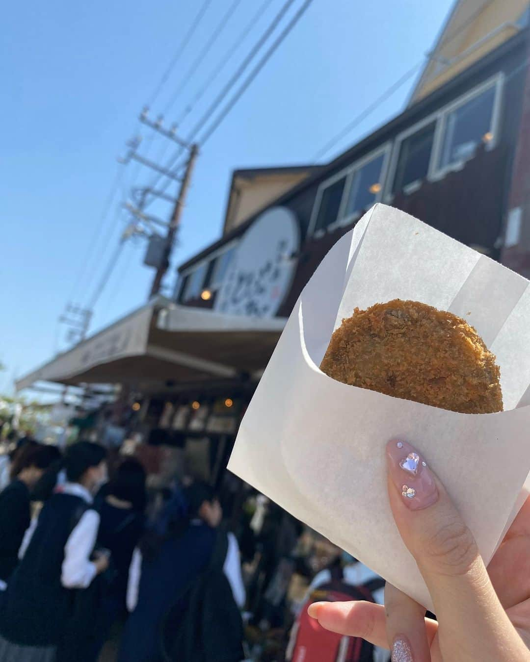 あさにゃん（川北愛紗奈）さんのインスタグラム写真 - (あさにゃん（川北愛紗奈）Instagram)「江ノ島🐠💙 ⁡ 去年の夏は毎日のようにじゃぶじゃぶ池に行って パパの休みは海や川に行って宮古島にも行けたし 息子も真っ黒になるくらい超超超楽しんだけど ⁡ 今年の夏はきっと去年みたいには お出かけ出来ないと思うから、、、😣🙏🏻 ⁡ 今のうちからお天気の良い日はなるべく 夏を感じれるような過ごし方に😆☀️💕 ⁡ 息子にとって最高の夏を今年も作れるよう パパママ頑張りますよ～💪🏻🌺✨✨ ⁡ #江ノ島 #江ノ島グルメ #江ノ島観光 #江ノ島海岸 #子連れお出かけ #男の子ママ #妊娠後期 #2人目妊娠中 #家族の時間」5月25日 20時16分 - asanyan0326