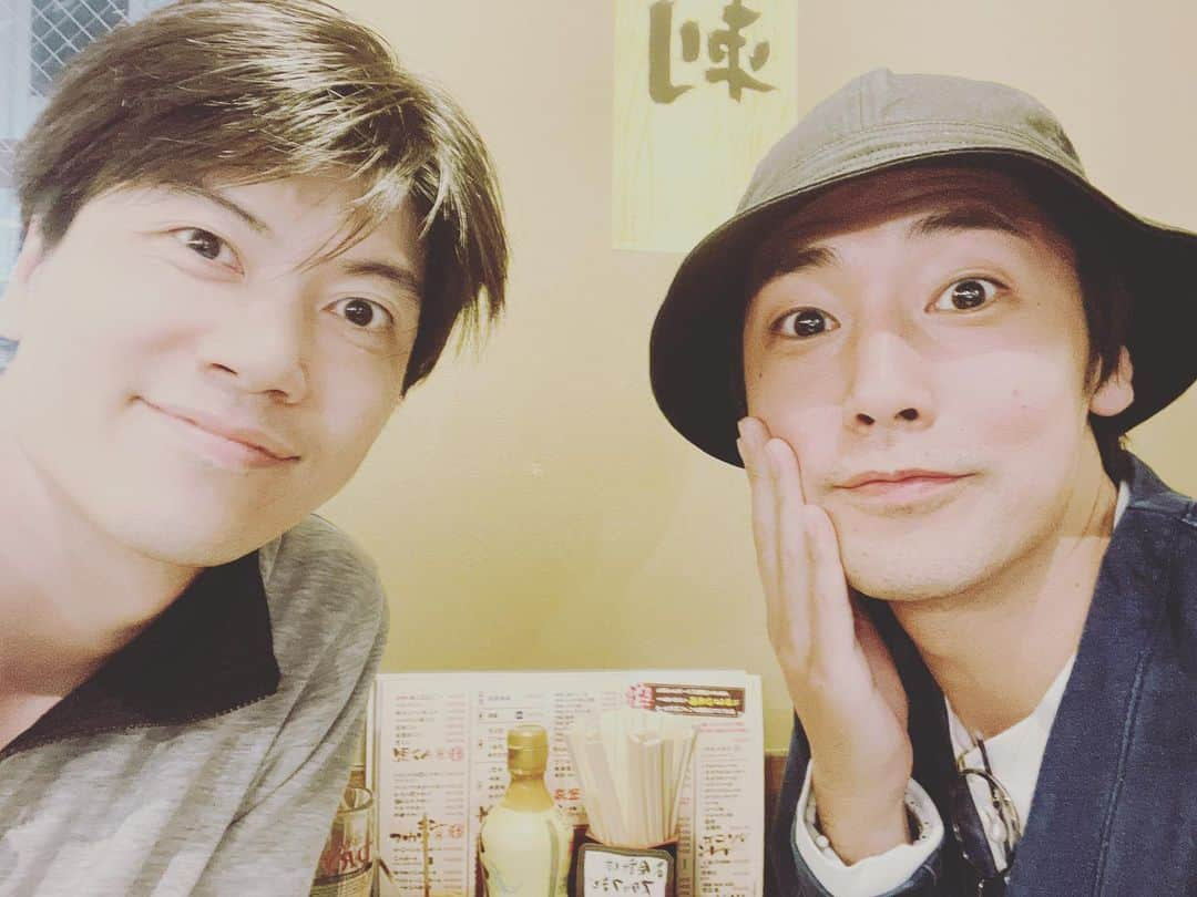 福士誠治さんのインスタグラム写真 - (福士誠治Instagram)「本日舞台観劇してきました。 後輩の#大石敦士　くん  池袋シアターグリーンで #ソリチュードタウンの死神 を観てきましたぁー  演劇好きで時間ある方観に行って観てください。 脚本の流れからの回収。 小さな劇場での役者の本気。  色々味わえると思います。  28日までやってます。 いってみてぇーー 色々あるとは思うけど感じる事はあると思います。  大石ファイトォーーーーー  #福士誠治 #演劇 #舞台 #シアターグリーン」5月25日 20時17分 - seiji_fukushi