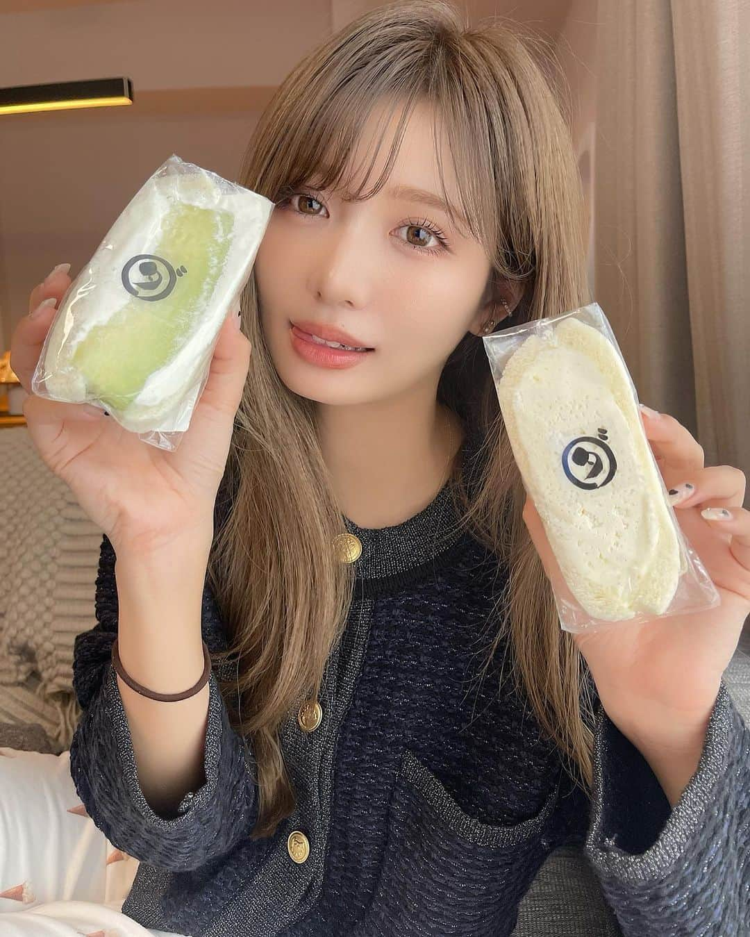 伊藤実祐のインスタグラム：「ダカフェのフルーツサンドが ほんっっっまに大好きすぎる。🍓🥝🍌 ⁡ 食べたことある人ぉ〜？  この生クリームだけのも好きやねんな🐄🤍 ⁡ ⁡  にしてもメイクだいぶ薄なったよな🫡 ⁡ ⁡ ⁡ ⁡#フルーツサンド #フルーツサンド専門店  #ダカフェ #ダカフェ恵比寿 #東京カフェ #名古屋グルメ #東京スイーツ #名古屋スイーツ #ナチュラルメイク #ピンクメイク #ピーチメイク #自まつ毛 #自まつ毛メイク #まつ毛美容液 #ラッシュリフト #ラッシュアディクト #イエベ #イエベ秋 #イエベ春 #イエベメイク ⁡ ⁡」