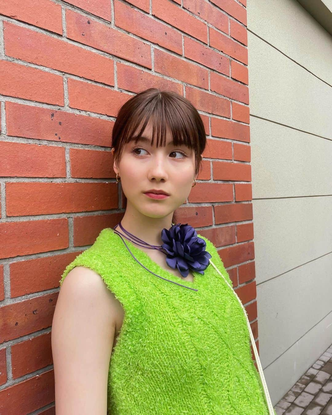 藤本林花美愛さんのインスタグラム写真 - (藤本林花美愛Instagram)「ちょっと早めの夏気分🐢🪻🍧  Vest: @instantfunk_official  Skirt: @hm  Shoes: @murua_official × @shaka_footwear  Bag: @samo_ondoh  Choker: @zara」5月25日 20時27分 - lily_1001_official