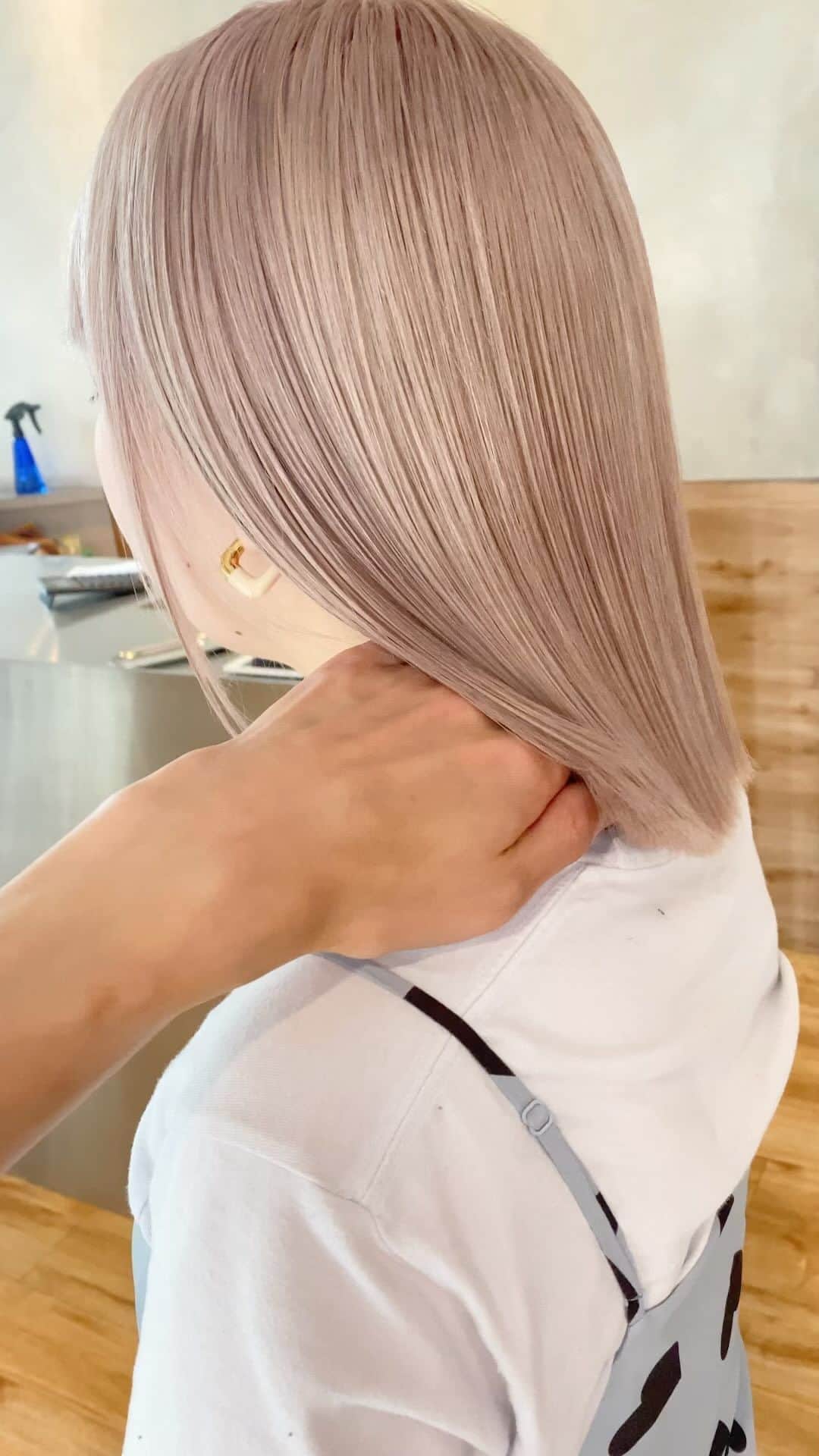 MORIZO カラースペシャリストのインスタグラム：「soft blond.. ほんのりpinkをmix 柔らかく肌馴染みの良いハイトーン☺︎」