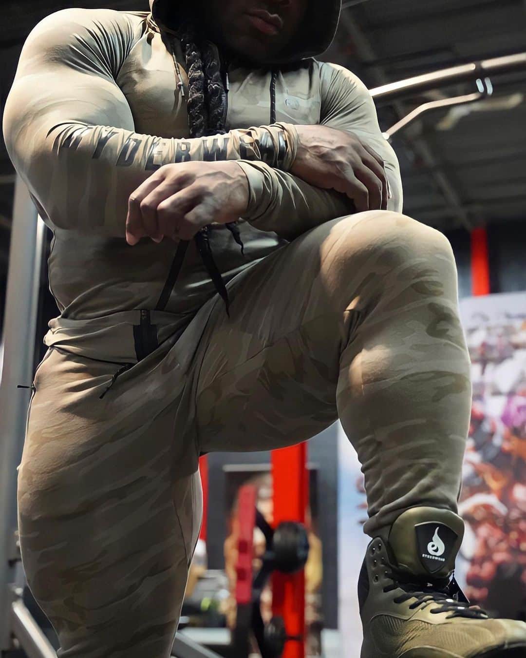カイ・グリーンのインスタグラム：「Your Best Foot Forward ✔️  Supercharge your training sessions with the ultimate combination of barefoot training found in the original @ryderwear D-MAK. Imagine the advantage of keeping your feet grounded, achieving unrivaled balance and stability that ordinary shoes just can't deliver. Forget being bogged down with heavy footwear during intense workouts. Ryderwear's sleek and lightweight design sets you free, propelling you beyond your boundaries. Unlock your full potential and take that next step forward today.💪🏾  Extra 10% Off Code: KAI10 www.ryderwear.com/kai  #KaiGreene #Ryderwear #Bodybuilding #Fyp」