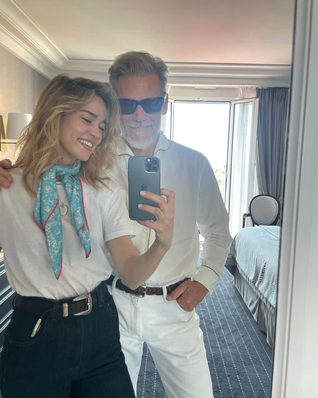 のインスタグラム：「CANNES with Papà @ellistonlutz」