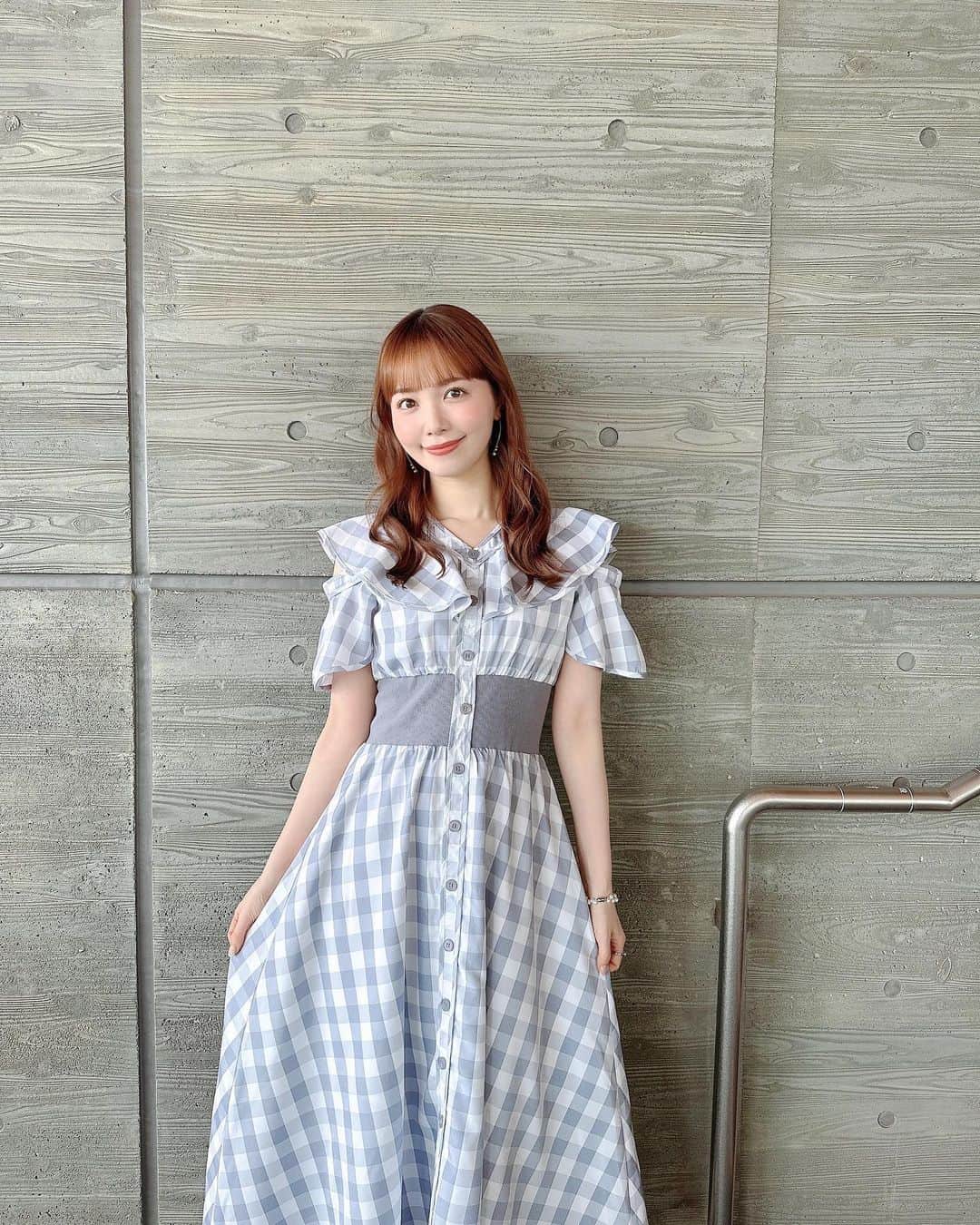 山根千佳のインスタグラム：「. . 夏らしいギンガムチェックの衣装🧸💍 ウエスト部分もきゅっとなっていて 私が好きな形のワンピースでした◎ アクセサリーも可愛すぎた！！！  @sachiemon ちゃん いつも可愛い衣装をありがとう♡  本日も大相撲観戦に行って参りました🏃‍♂️ 大相撲ブログ更新したので是非！！！ . . #ワンピース #ワンピースコーデ  #ギンガムチェック #anmille  #ギンガムチェックワンピース  #シルバーアクセサリー #シルバーリング  #シルバーピアス #パールアクセサリー  #パールピアス #パールブレスレット」