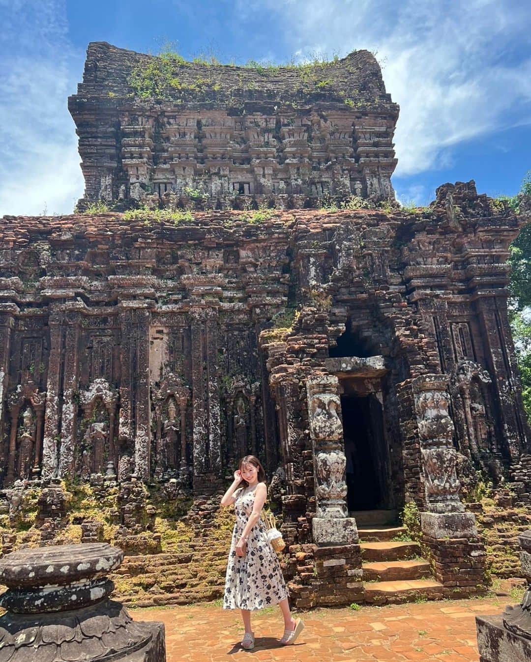 森香穂さんのインスタグラム写真 - (森香穂Instagram)「♡  ミーソン聖域文化遺産を観てきました！ 遺跡に触れることなんてなかなか出来ない貴重な体験ができてとても良かったです✨  なんか不思議な気持ちになる(;_;)！！   #ベトナム  #旅行  #遺跡」5月25日 21時00分 - kaho_mori0601