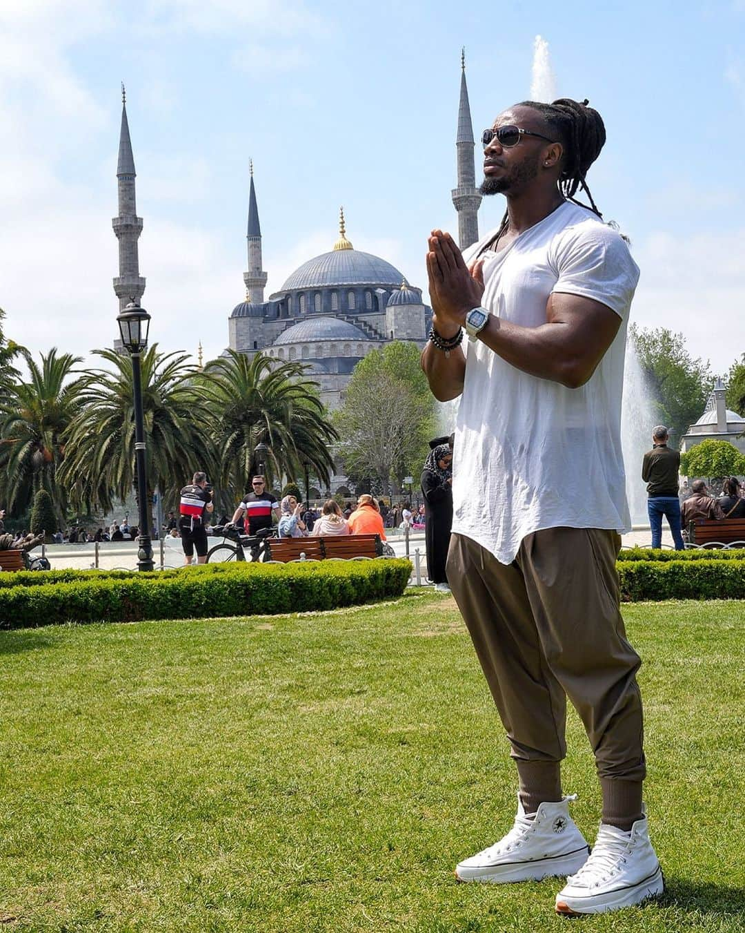 Ulissesworldさんのインスタグラム写真 - (UlissesworldInstagram)「Throwback to visiting this incredible city 🇹🇷  Blessed to be able to travel educate and inspire 💪🏾 Remember the world is your gym so wherever you are there’s always time to stay ontop of your training 🙌🏾  If you want me to help you with your own custom training program that you can follow anywhere in the world 🌎 with gym free exercises, video demonstrations and more click the link in my bio and I will help you transform your physique 🔗」5月25日 21時00分 - ulissesworld