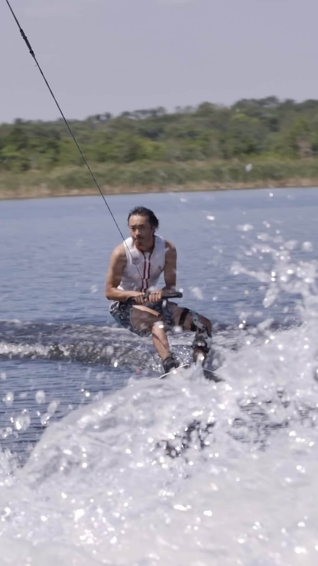 手塚翔太のインスタグラム：「2hits from couple days ago🔥 Enjoying the summer action😎🤘🏻  🚤: @supra_boats  📷: @___mky81」