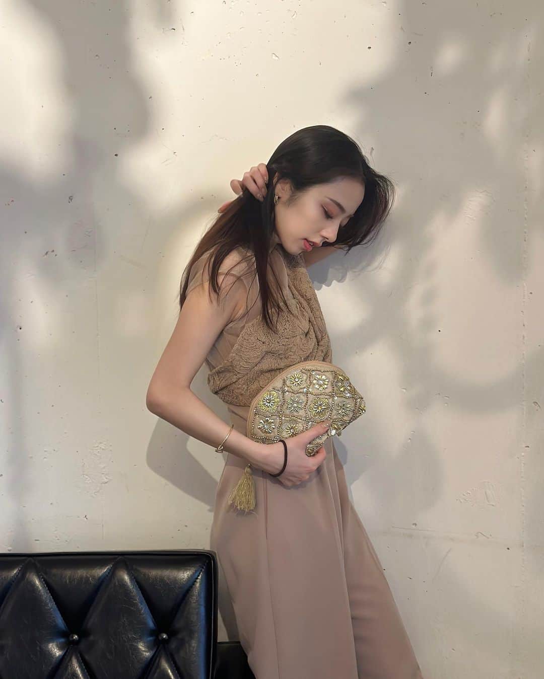 川村真洋さんのインスタグラム写真 - (川村真洋Instagram)「🕌✨  お仕事の際も着用したパンツドレス、 女性らしいラインでとても綺麗✨ かっこよさとフェミニンぽさを兼ね揃えてて素敵🪶  dress, shoes, earrings: @lagunamoon_com 👱🏻‍♀️」5月25日 21時14分 - mahiro_kawamura_official